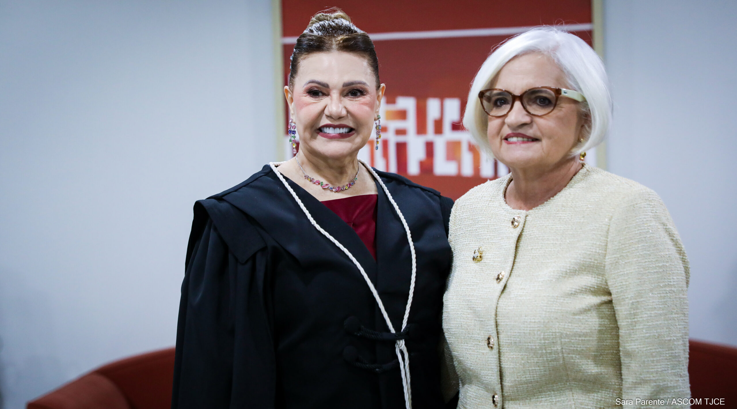 Primeira desembargadora eleita em processo exclusivo para mulheres é empossada pelo TJCE