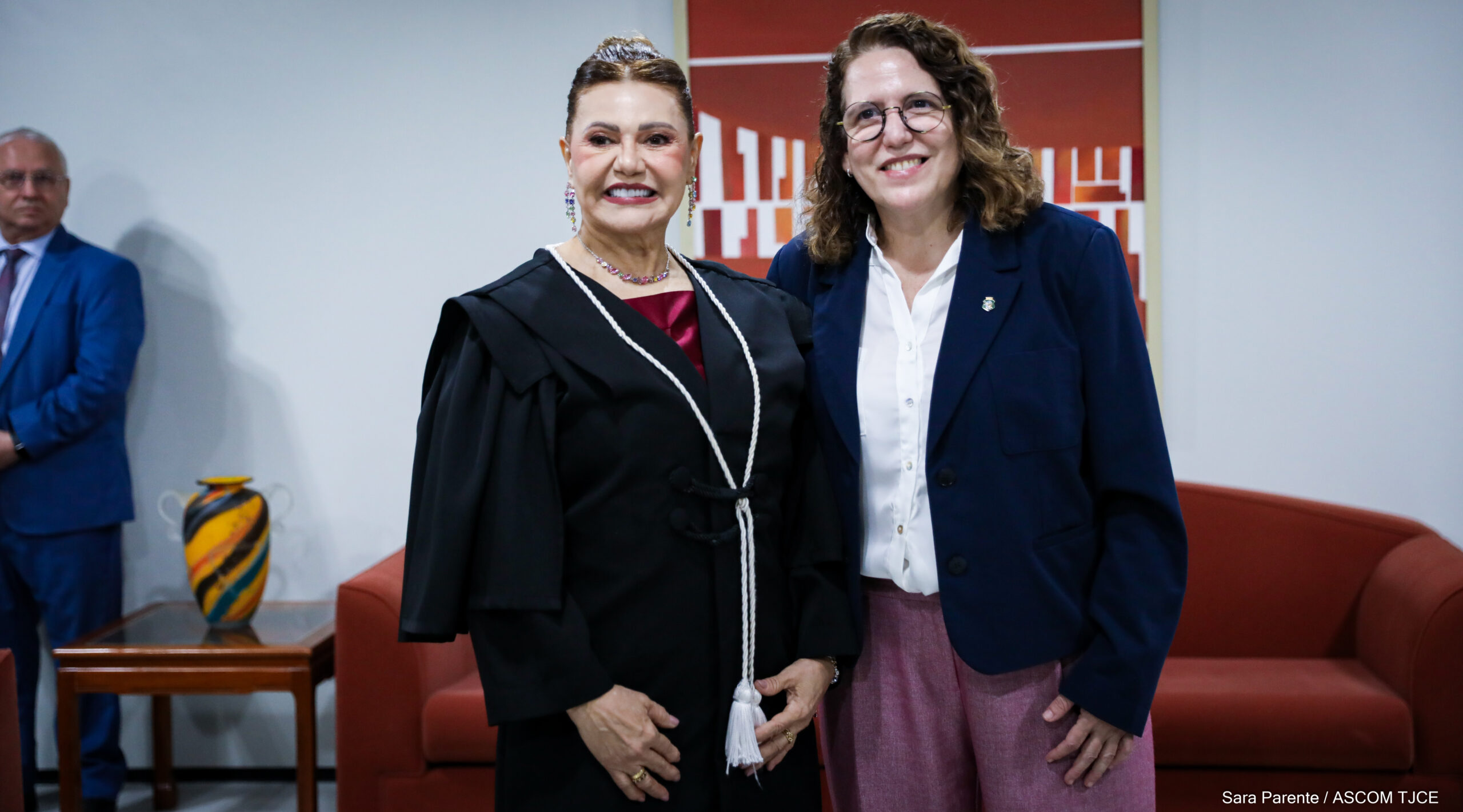 Primeira desembargadora eleita em processo exclusivo para mulheres é empossada pelo TJCE