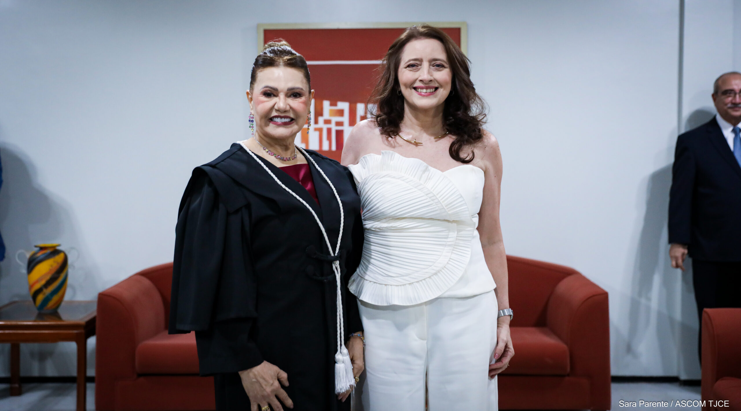 Primeira desembargadora eleita em processo exclusivo para mulheres é empossada pelo TJCE