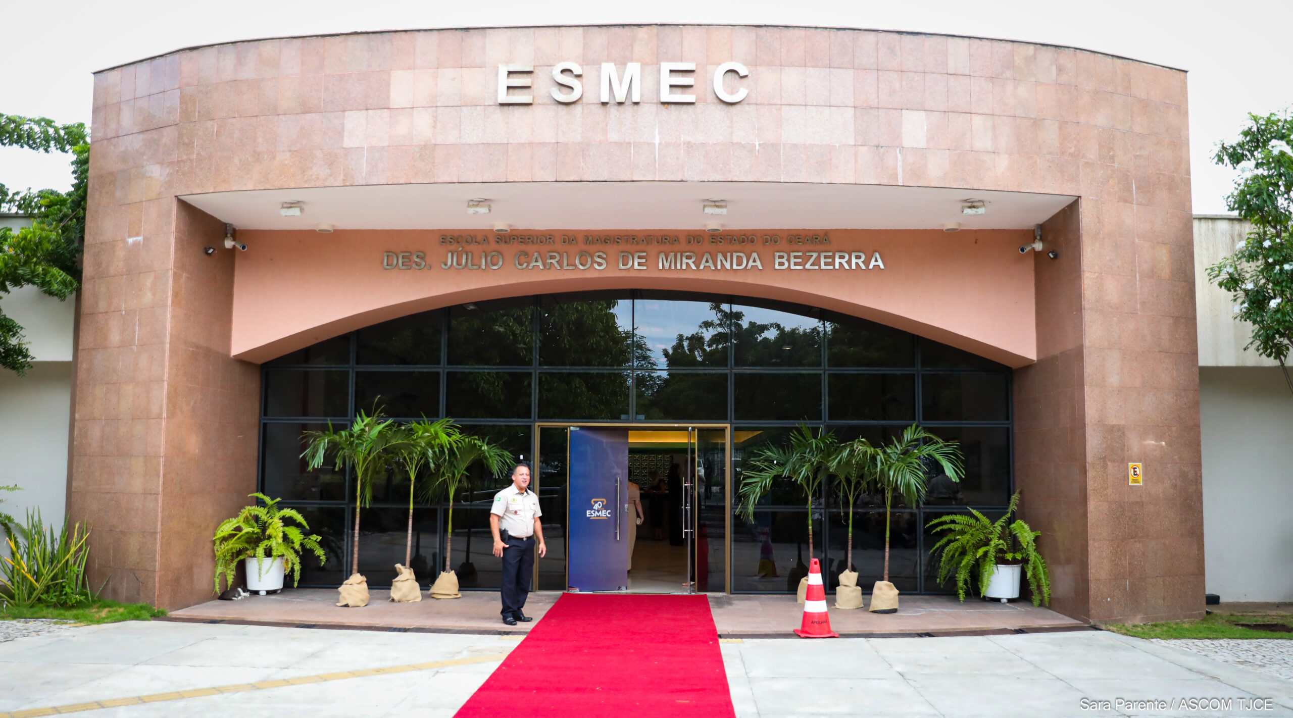 Primeira desembargadora eleita em processo exclusivo para mulheres é empossada pelo TJCE