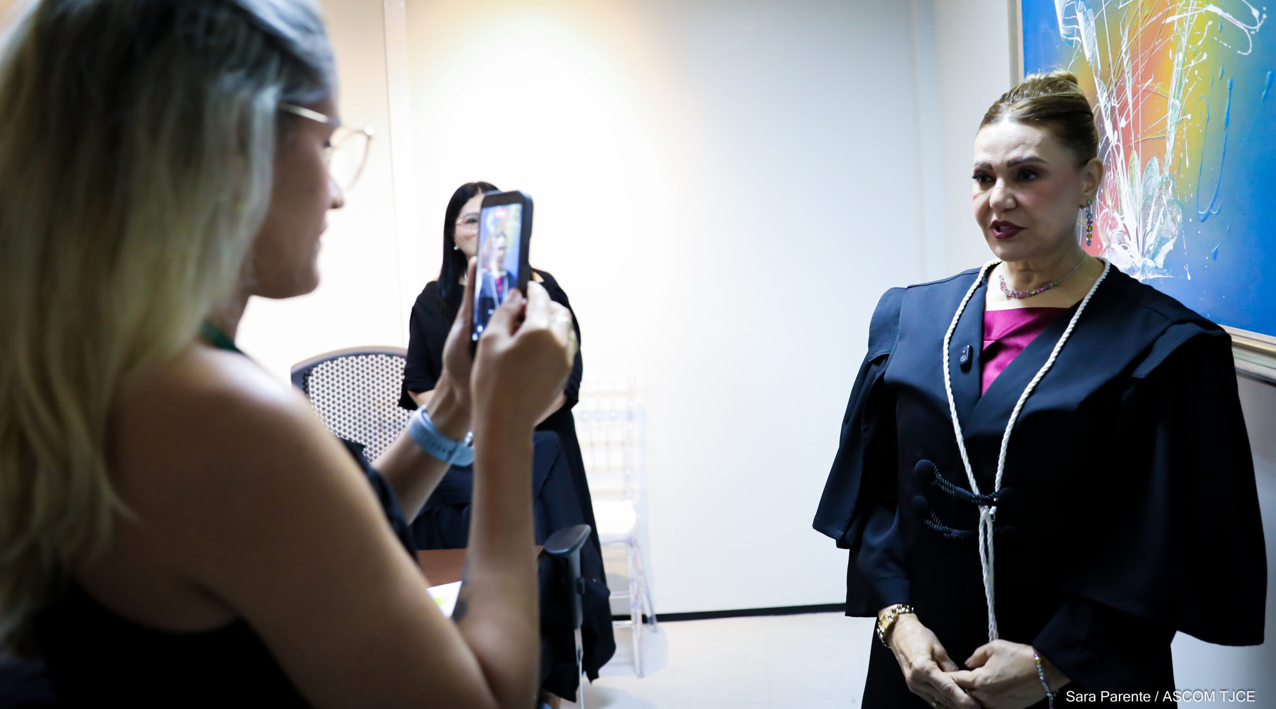 Primeira desembargadora eleita em processo exclusivo para mulheres é empossada pelo TJCE