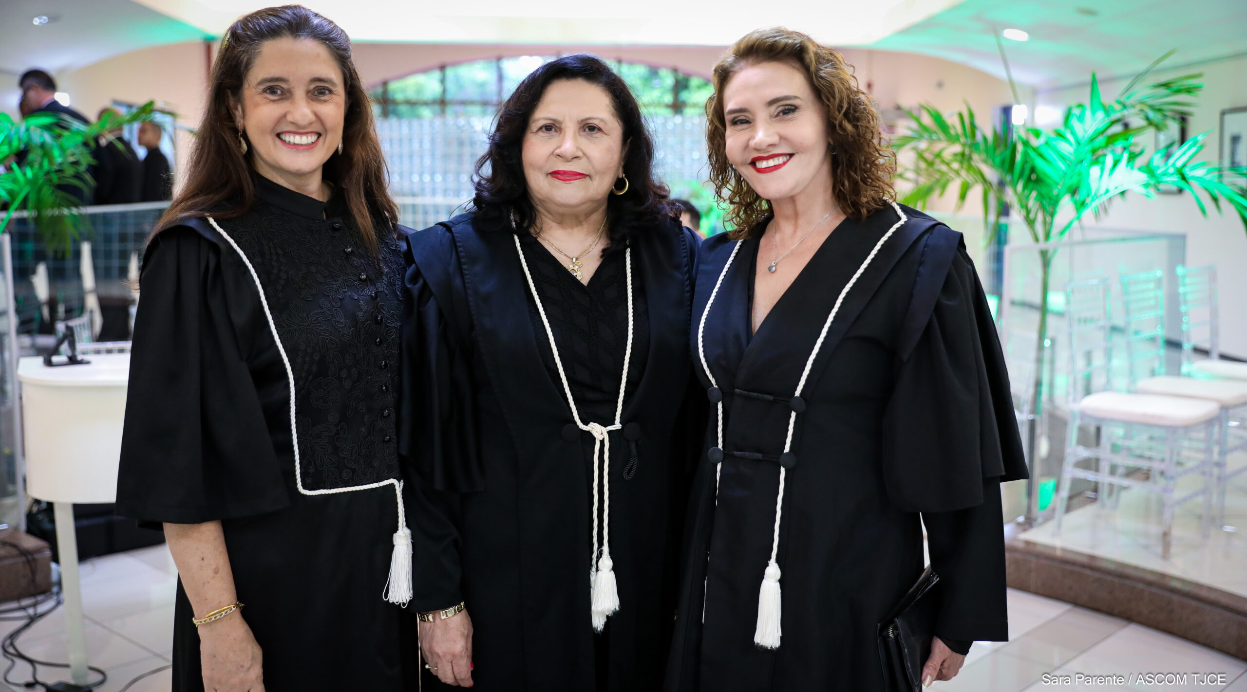 Primeira desembargadora eleita em processo exclusivo para mulheres é empossada pelo TJCE