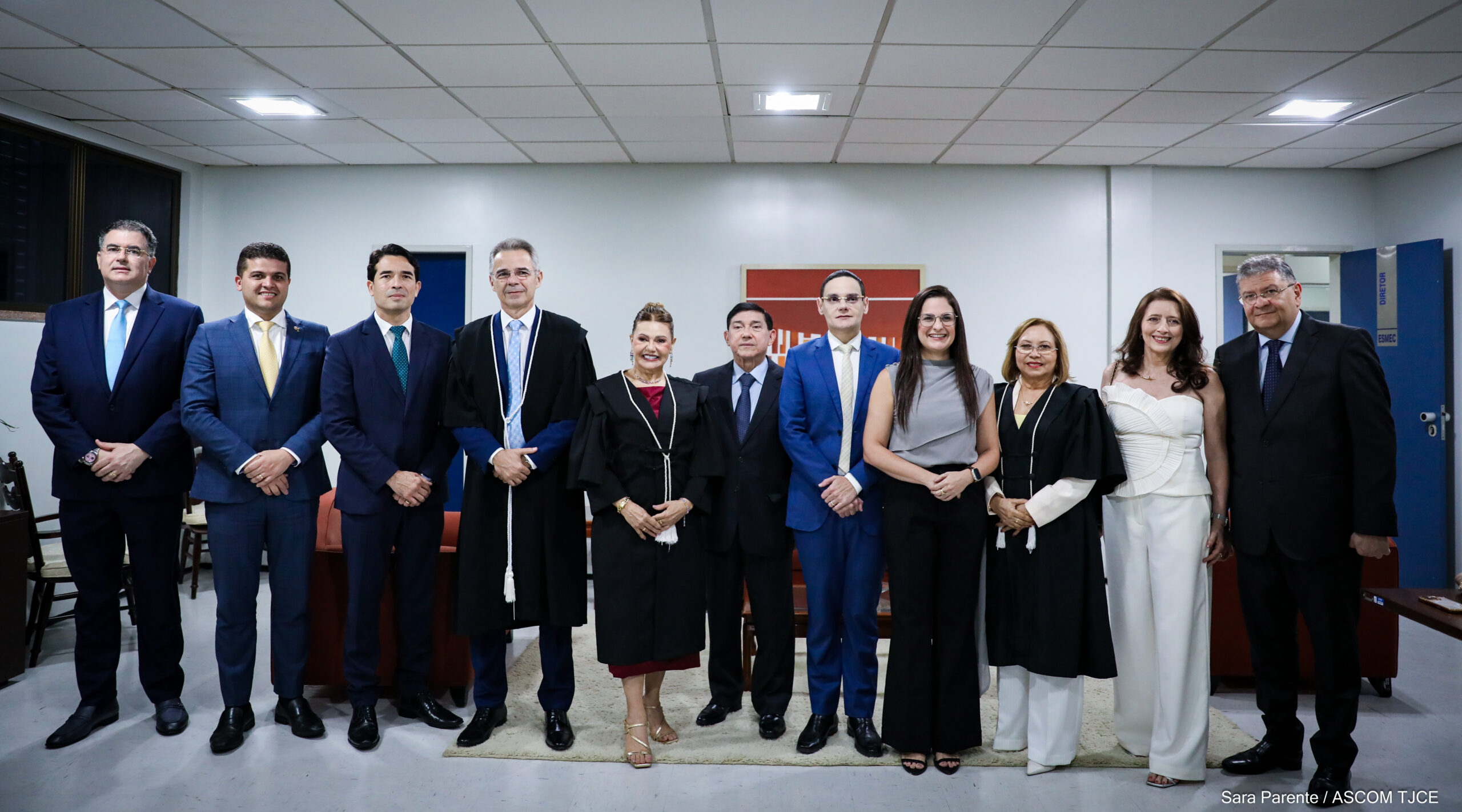 Primeira desembargadora eleita em processo exclusivo para mulheres é empossada pelo TJCE