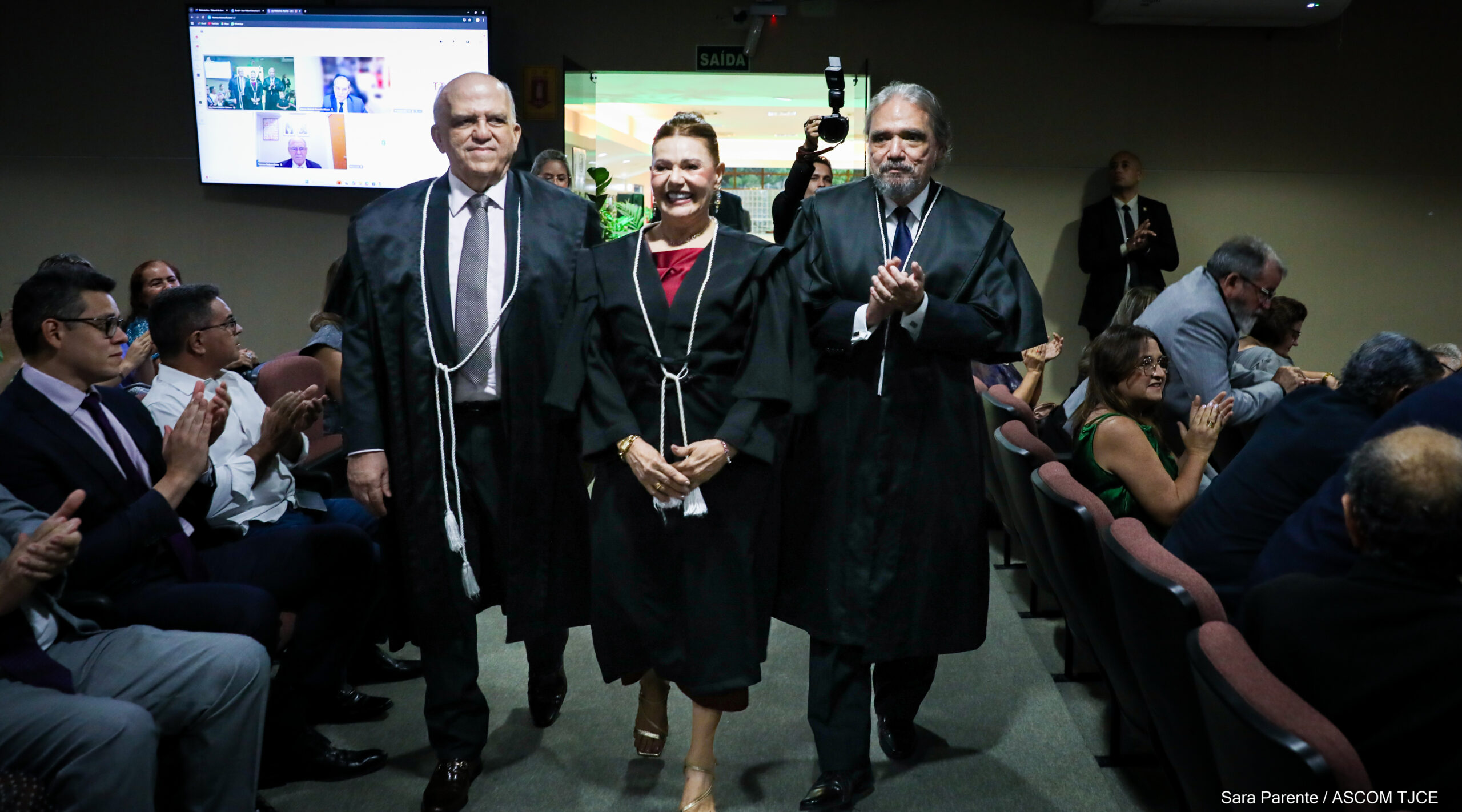 Primeira desembargadora eleita em processo exclusivo para mulheres é empossada pelo TJCE