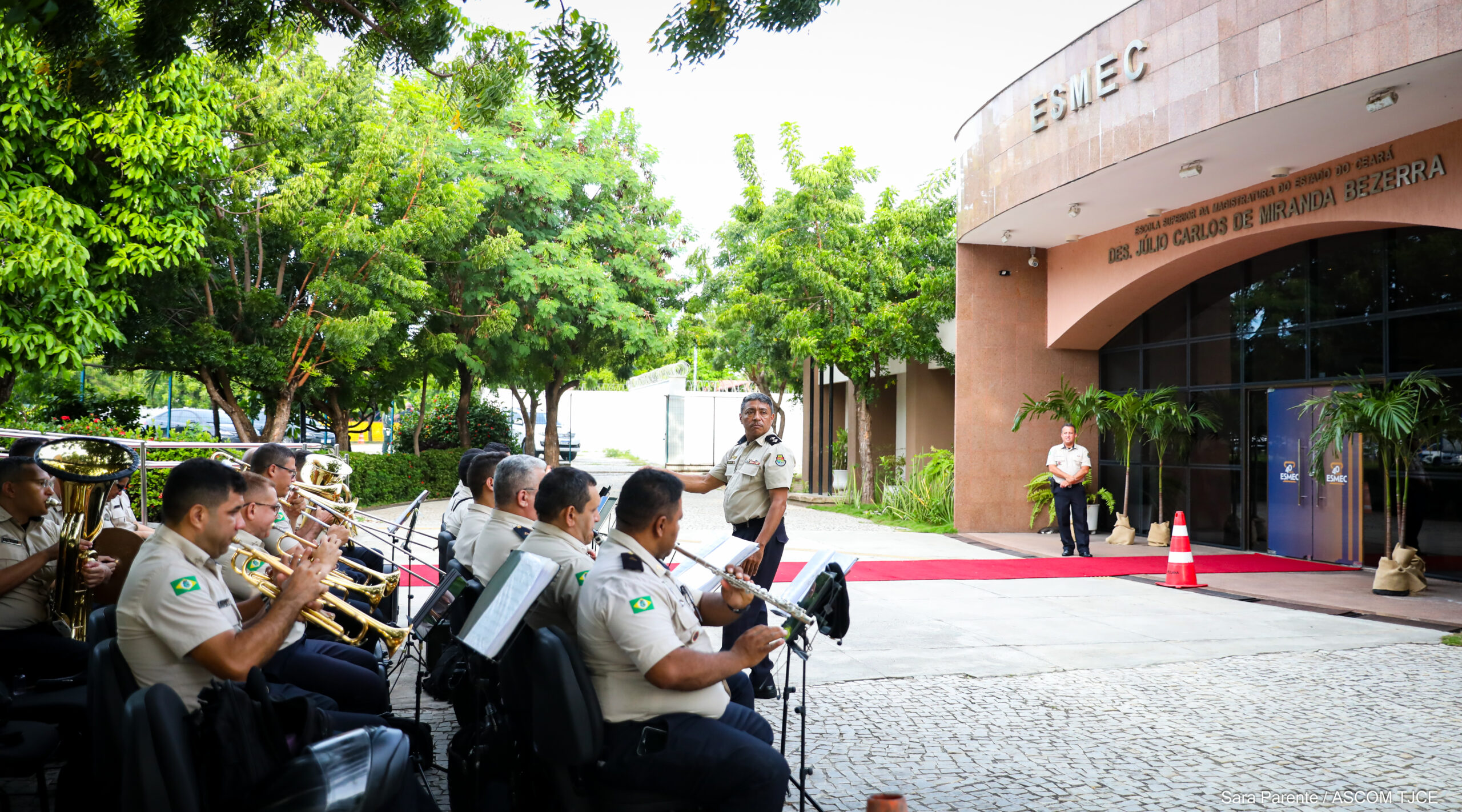 Primeira desembargadora eleita em processo exclusivo para mulheres é empossada pelo TJCE