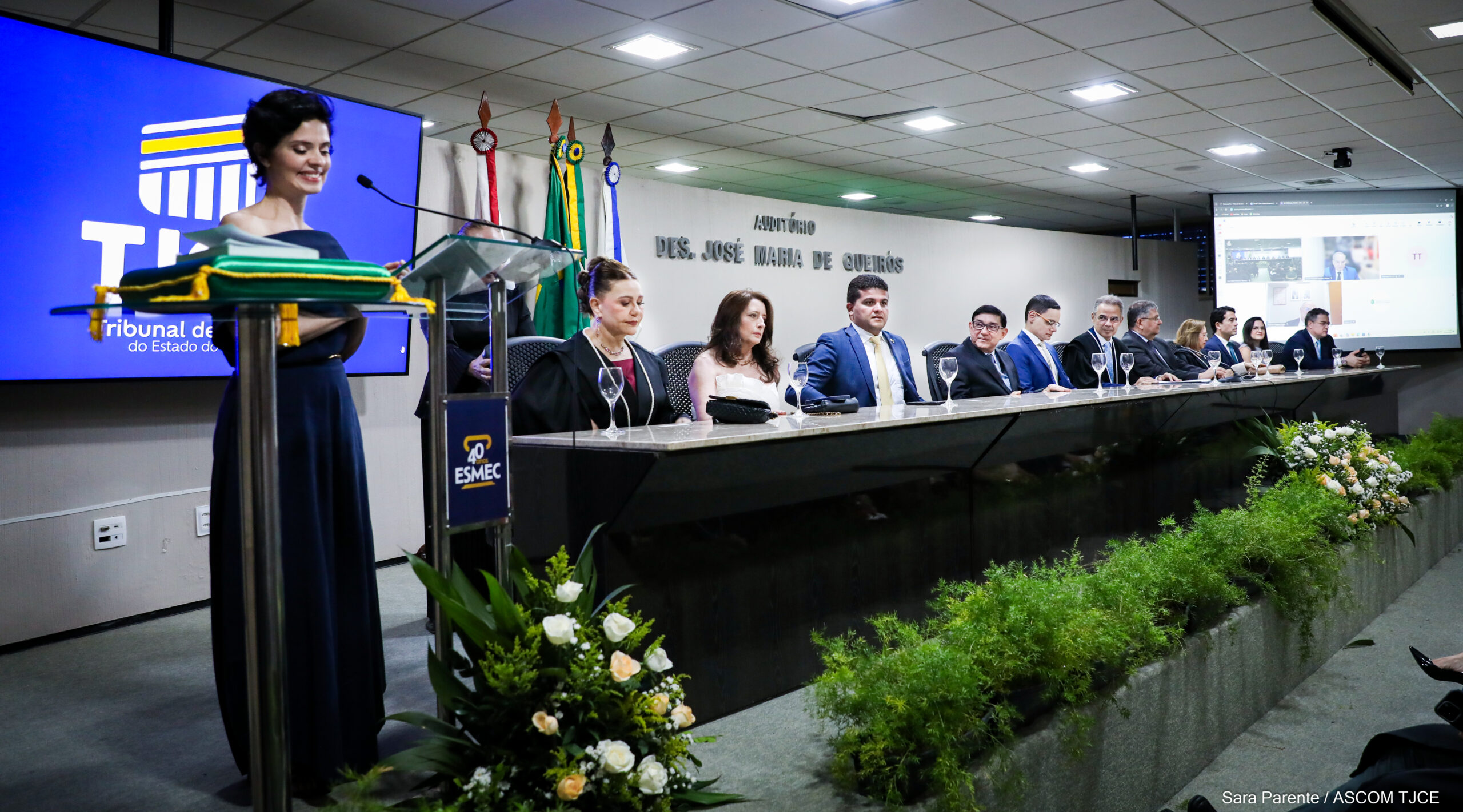 Primeira desembargadora eleita em processo exclusivo para mulheres é empossada pelo TJCE