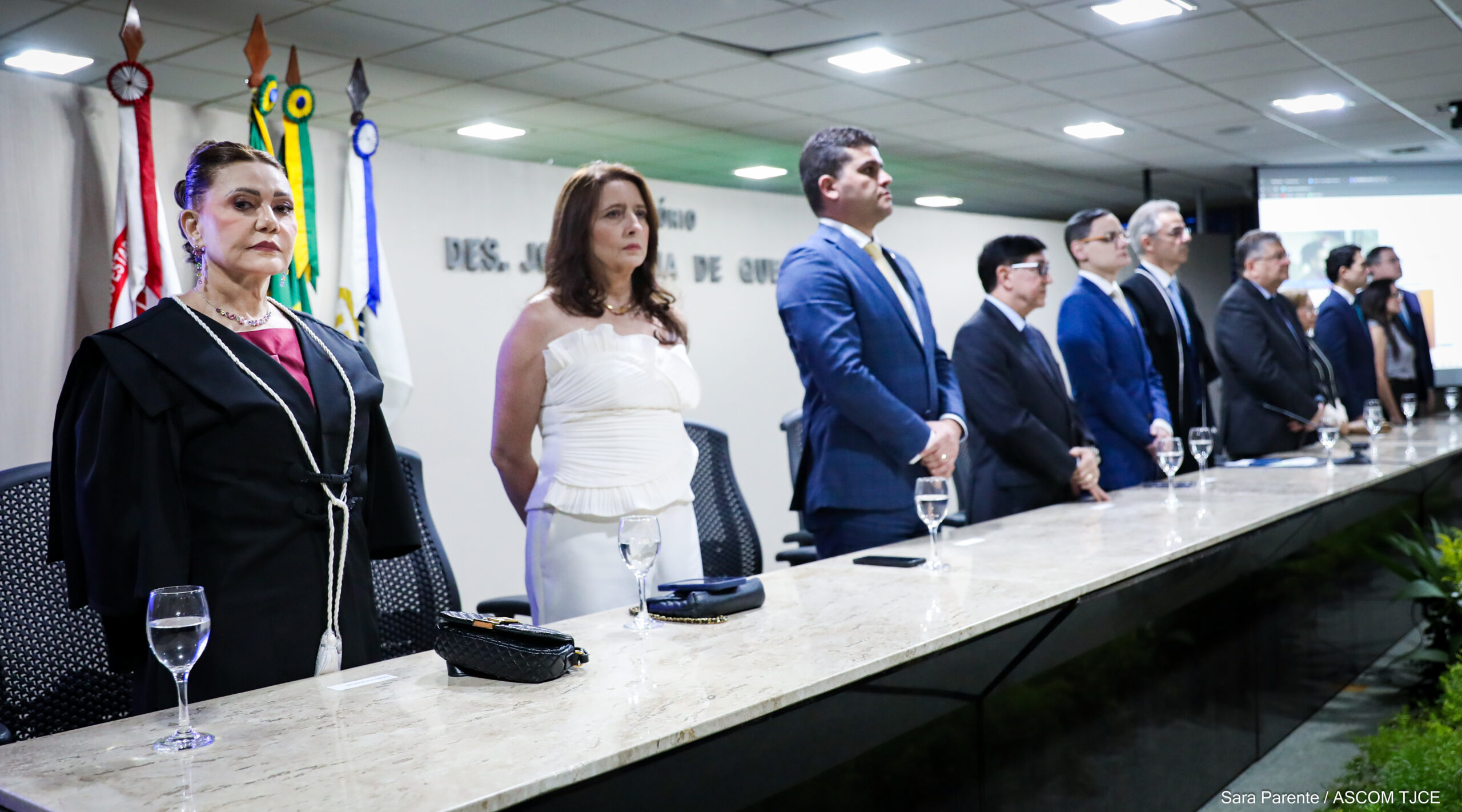 Primeira desembargadora eleita em processo exclusivo para mulheres é empossada pelo TJCE