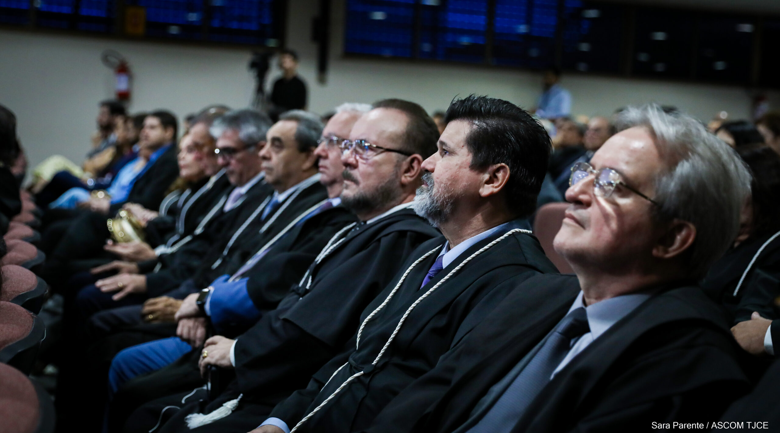 Primeira desembargadora eleita em processo exclusivo para mulheres é empossada pelo TJCE