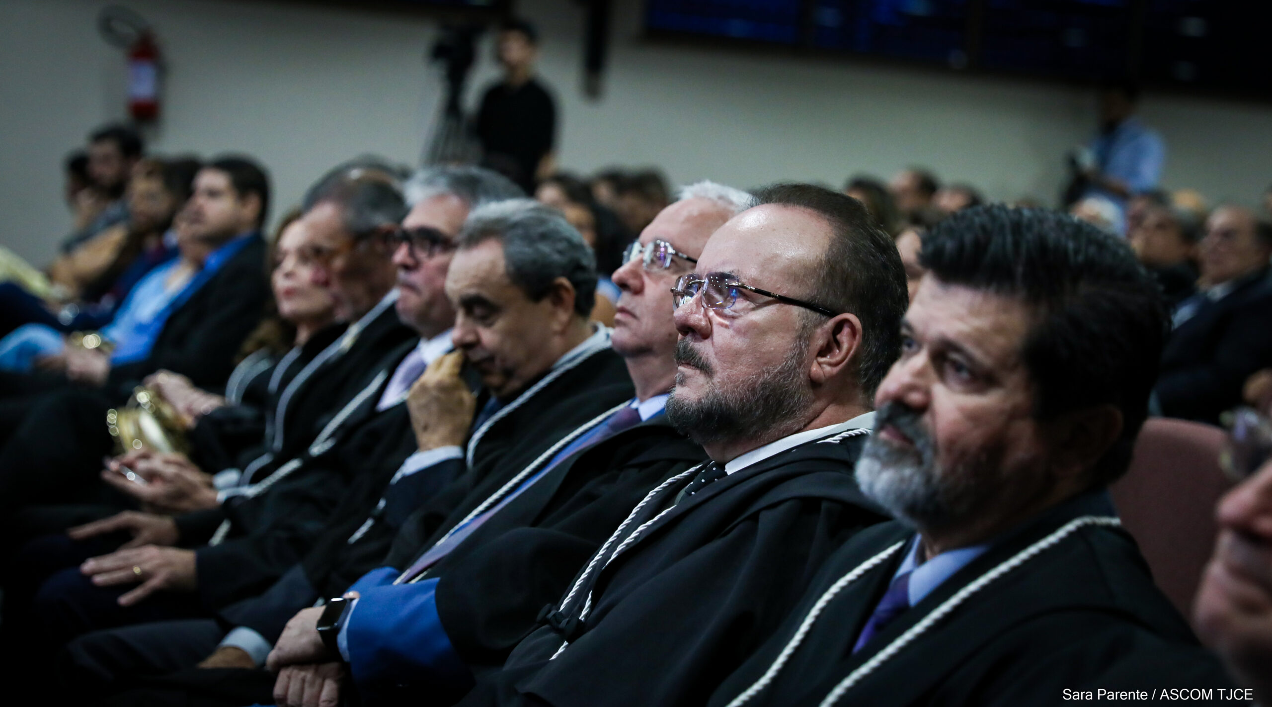 Primeira desembargadora eleita em processo exclusivo para mulheres é empossada pelo TJCE