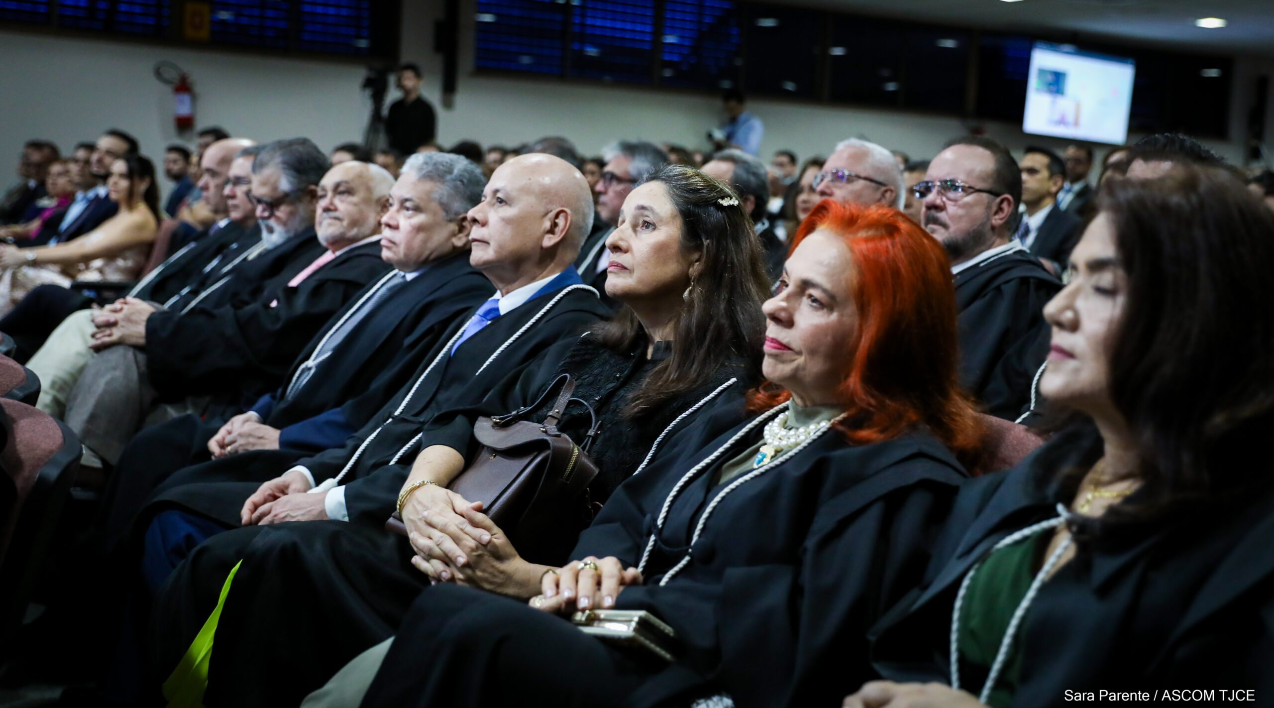 Primeira desembargadora eleita em processo exclusivo para mulheres é empossada pelo TJCE