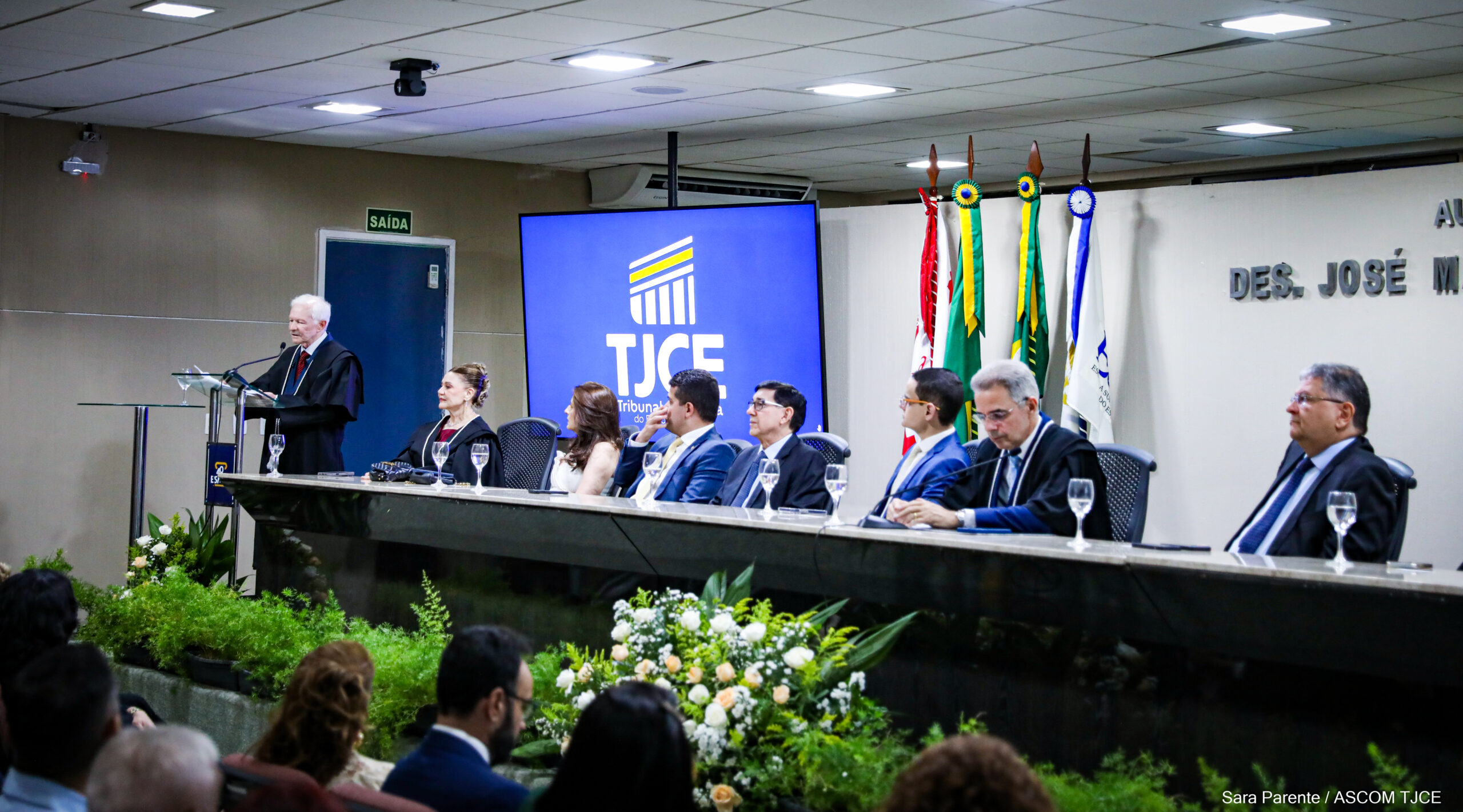 Primeira desembargadora eleita em processo exclusivo para mulheres é empossada pelo TJCE