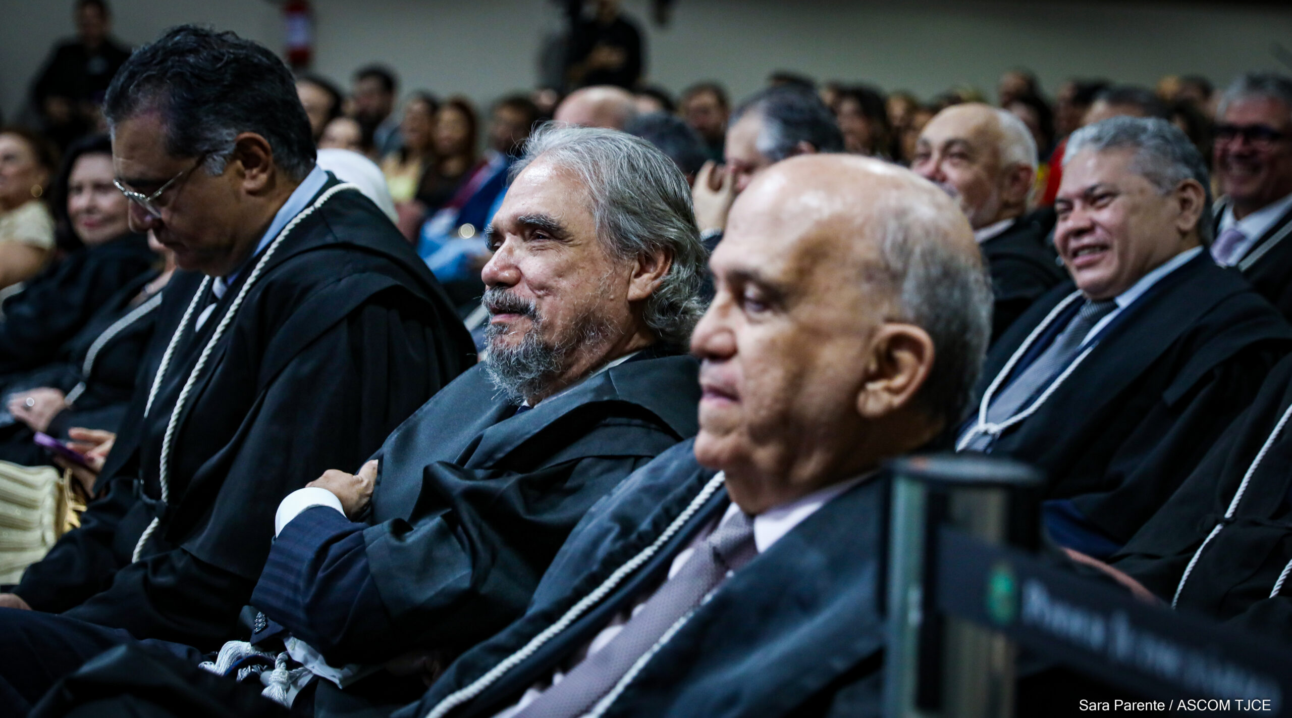 Primeira desembargadora eleita em processo exclusivo para mulheres é empossada pelo TJCE