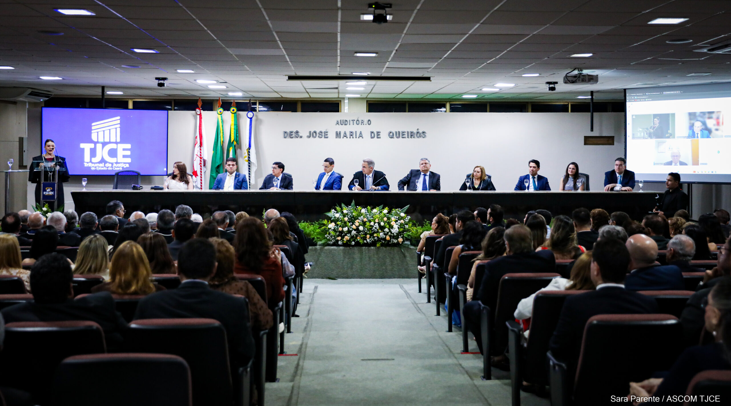 Primeira desembargadora eleita em processo exclusivo para mulheres é empossada pelo TJCE