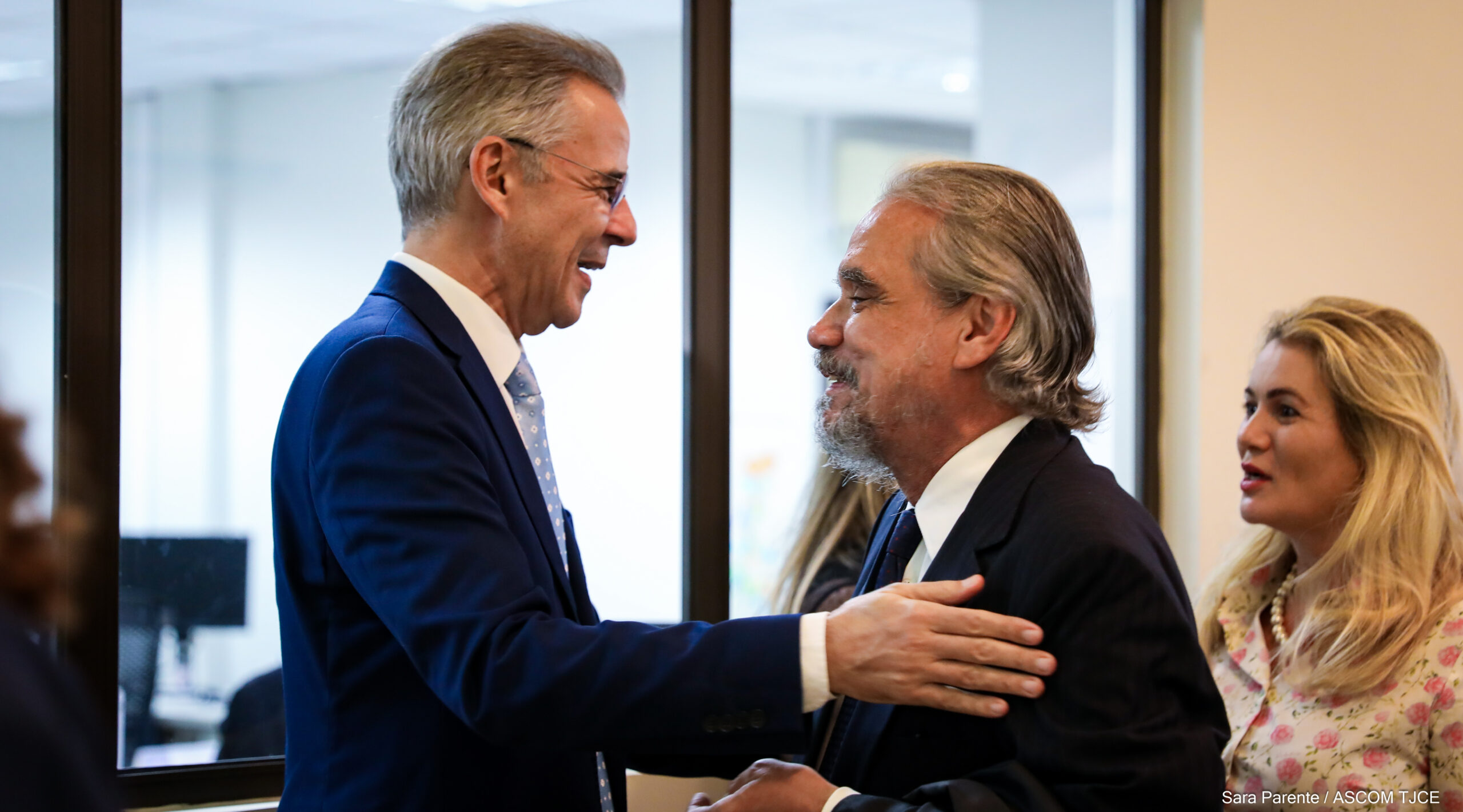 Primeira desembargadora eleita em processo exclusivo para mulheres é empossada pelo TJCE