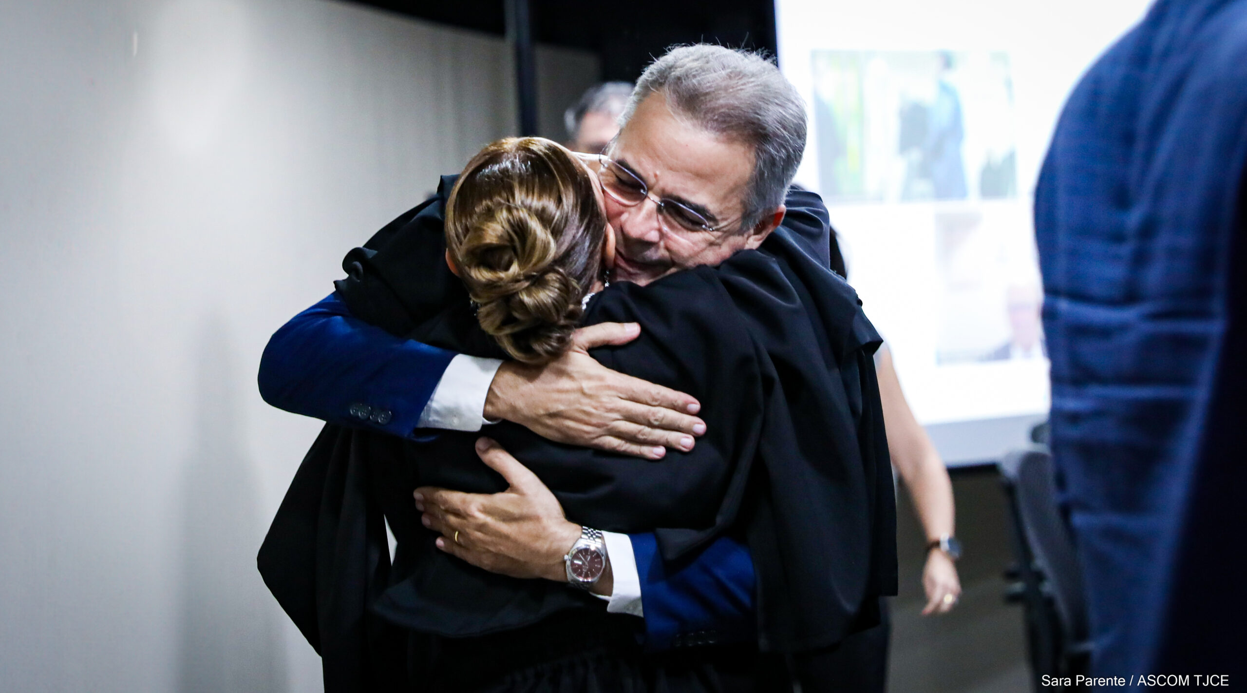 Primeira desembargadora eleita em processo exclusivo para mulheres é empossada pelo TJCE