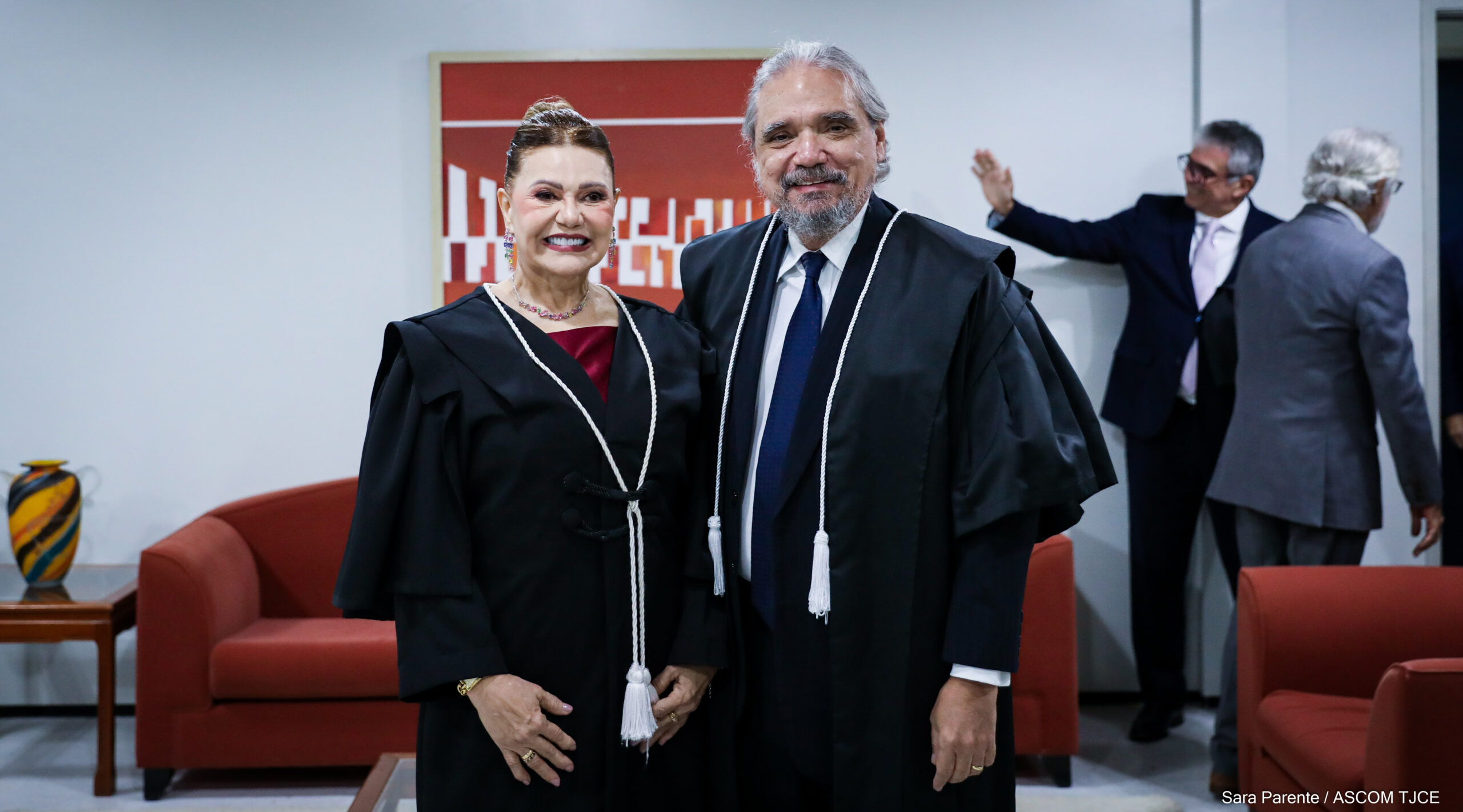 Primeira desembargadora eleita em processo exclusivo para mulheres é empossada pelo TJCE