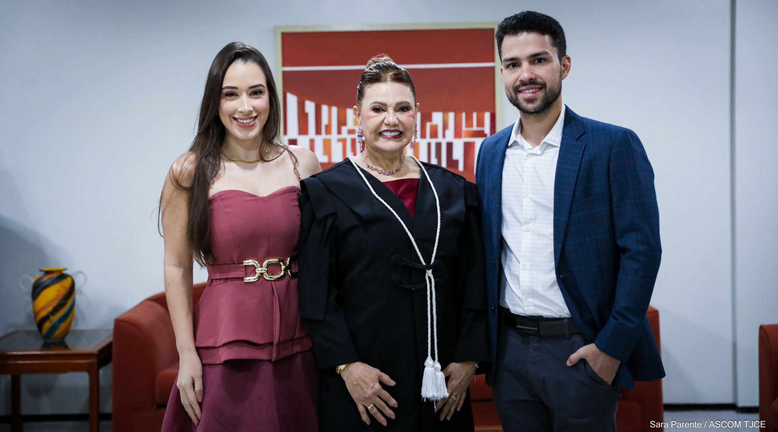 Primeira desembargadora eleita em processo exclusivo para mulheres é empossada pelo TJCE