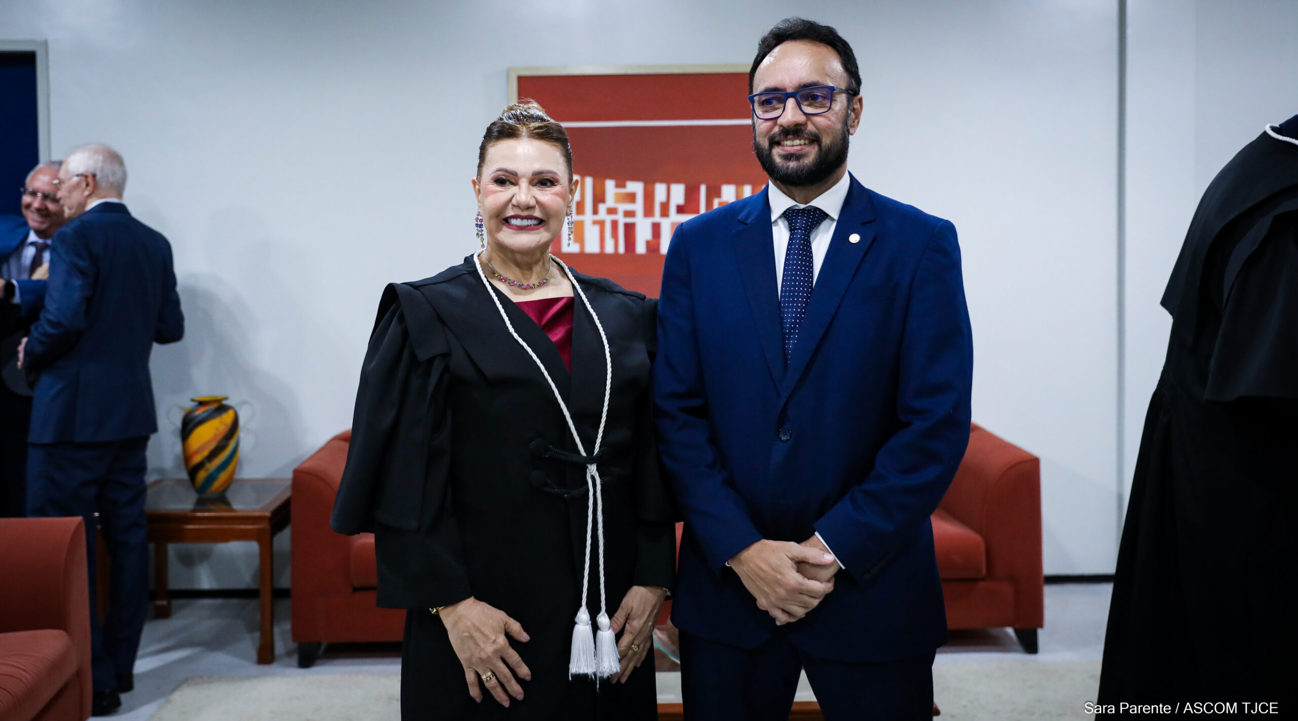 Primeira desembargadora eleita em processo exclusivo para mulheres é empossada pelo TJCE