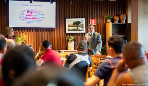 TJCE realiza palestra de conscientização sobre violência doméstica para funcionários de restaurante