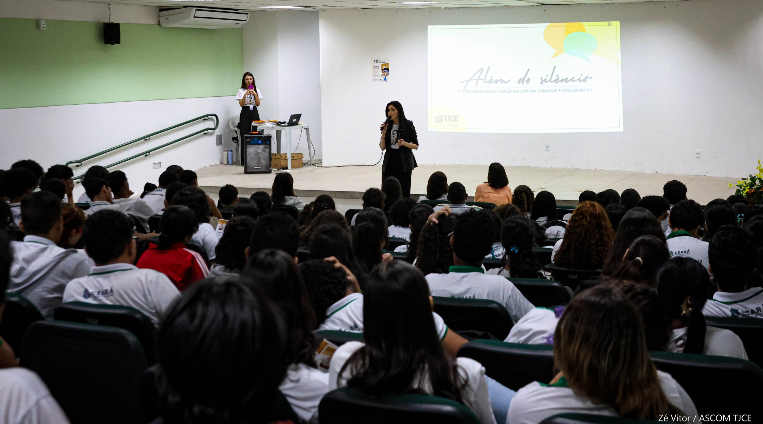 TJCE realiza primeira visita do projeto “Além do Silêncio” em escola pública de Fortaleza