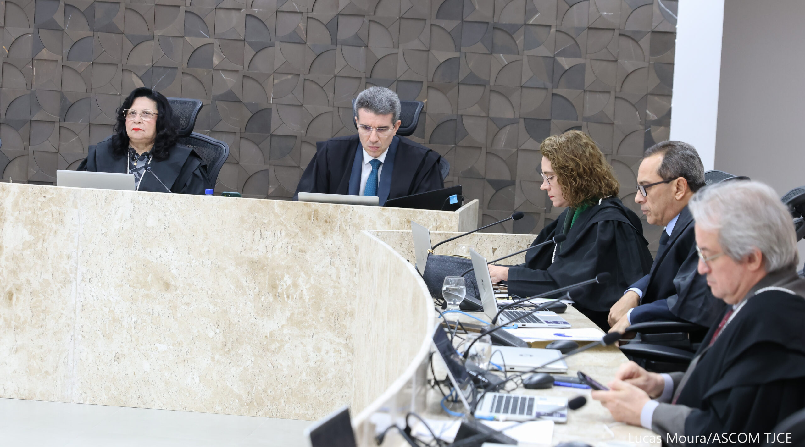 Seção de Direito Público admite IRDR sobre licença-prêmio de professoras(es) de Maracanaú