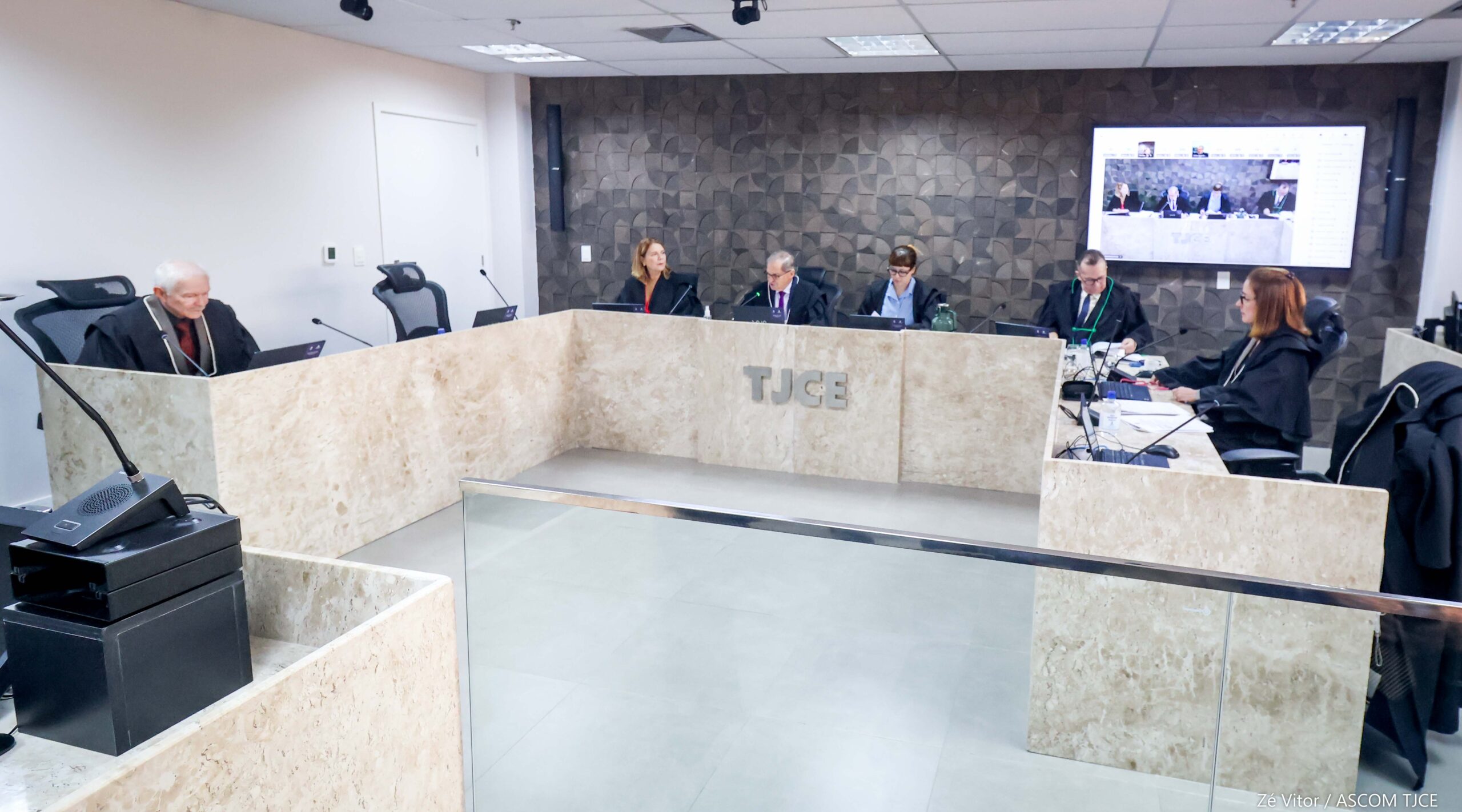 Empresa de transporte por aplicativo indenizará passageiro ferido durante corrida