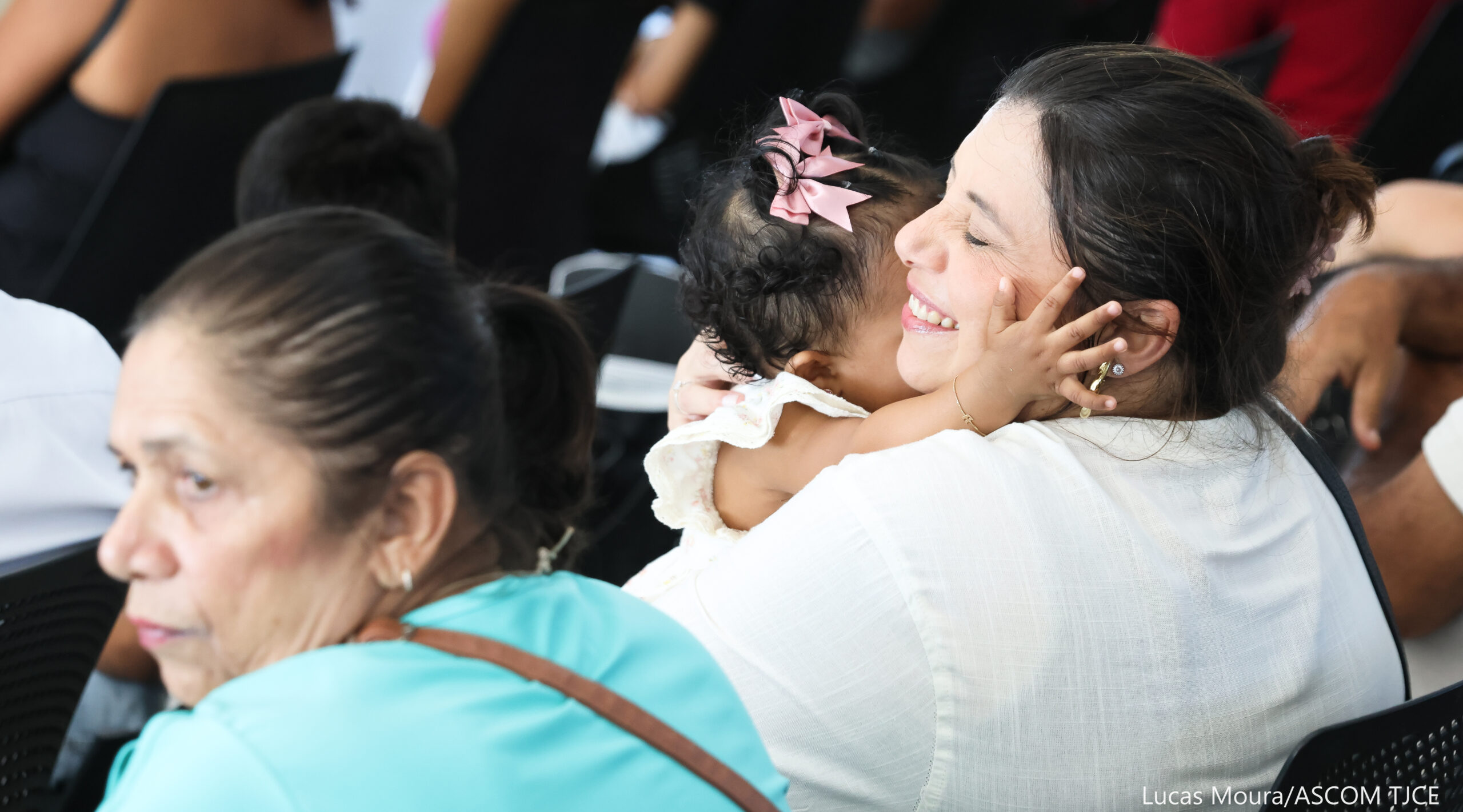3ª Vara da Infância e Juventude entrega 33 mandados para registro de adoções