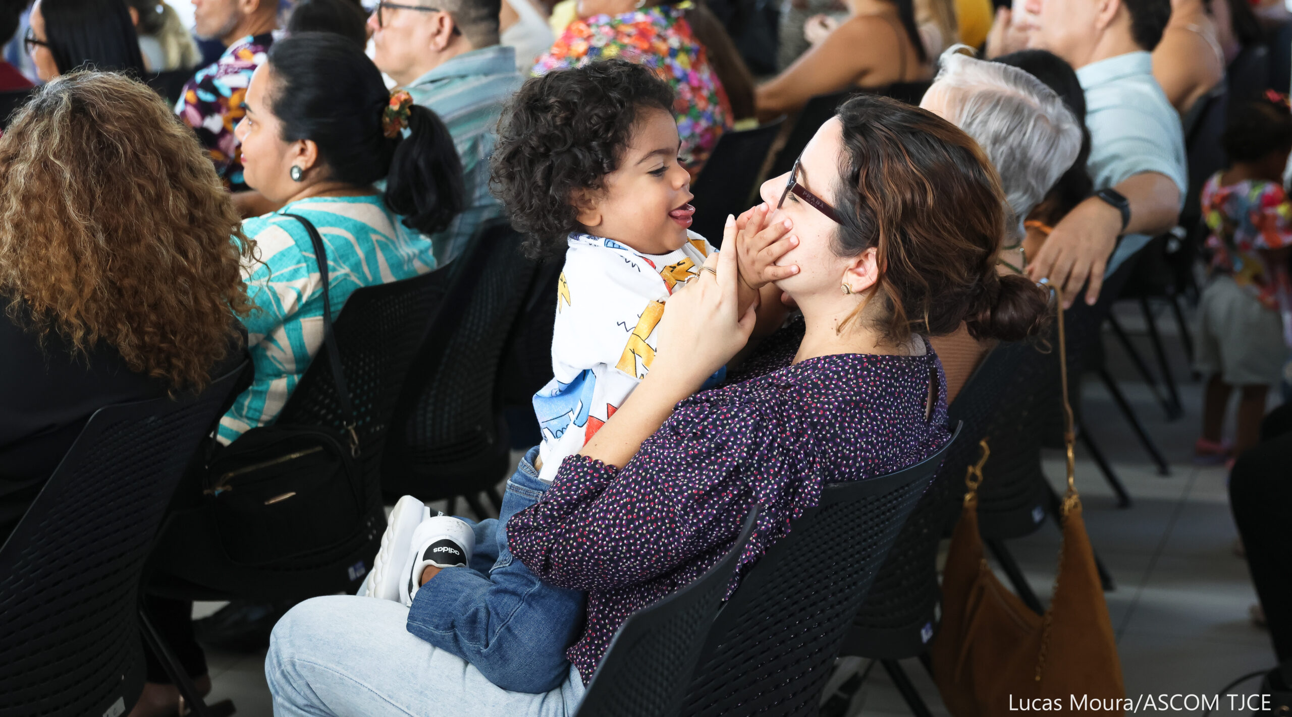 3ª Vara da Infância e Juventude entrega 33 mandados para registro de adoções
