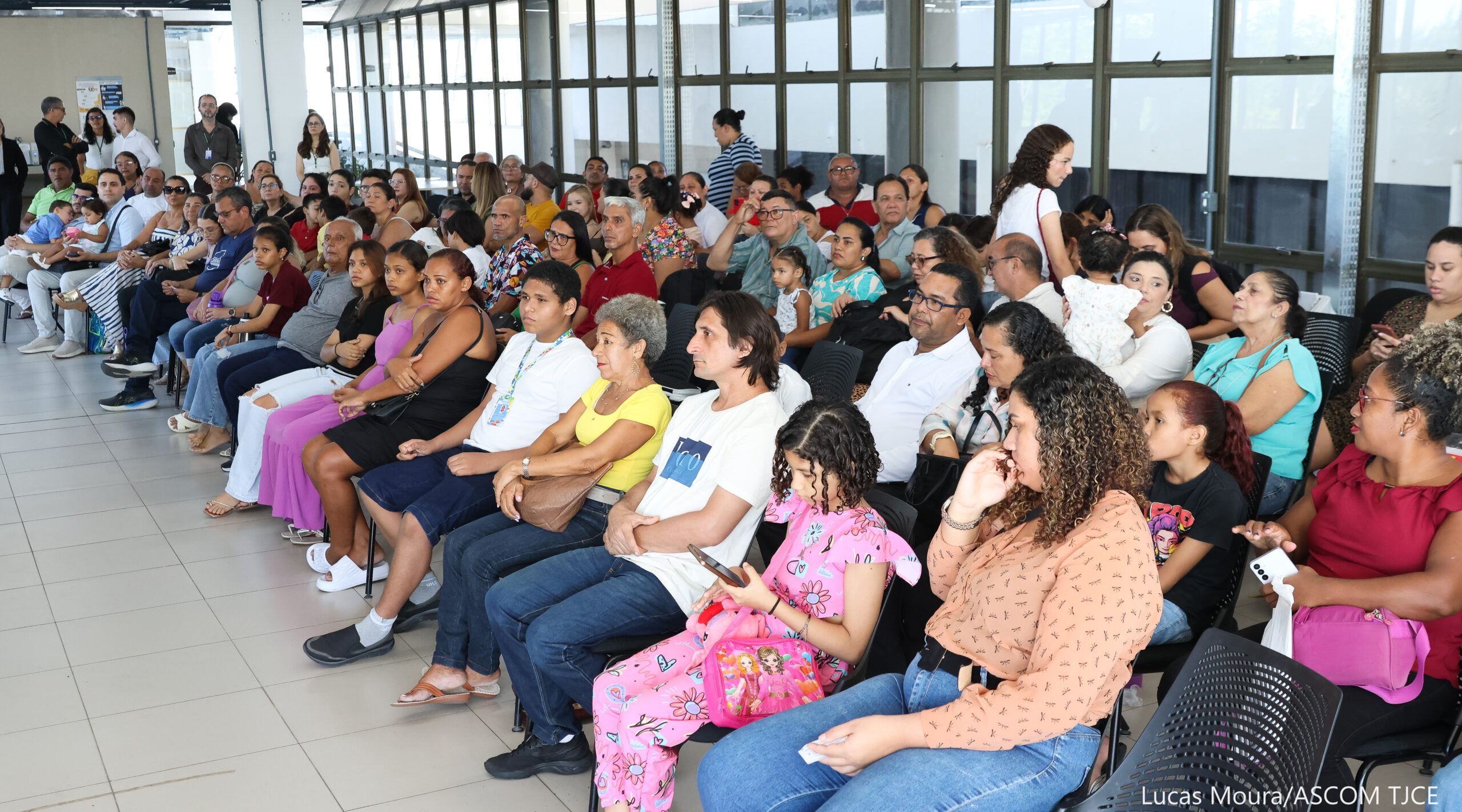 3ª Vara da Infância e Juventude entrega 33 mandados para registro de adoções