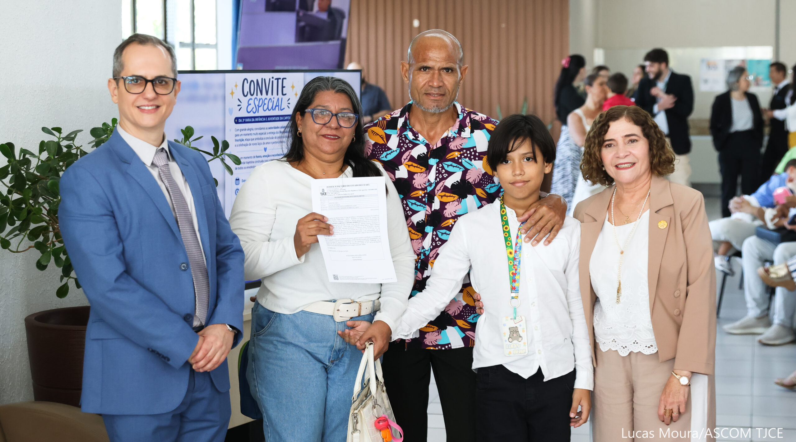 3ª Vara da Infância e Juventude entrega 33 mandados para registro de adoções