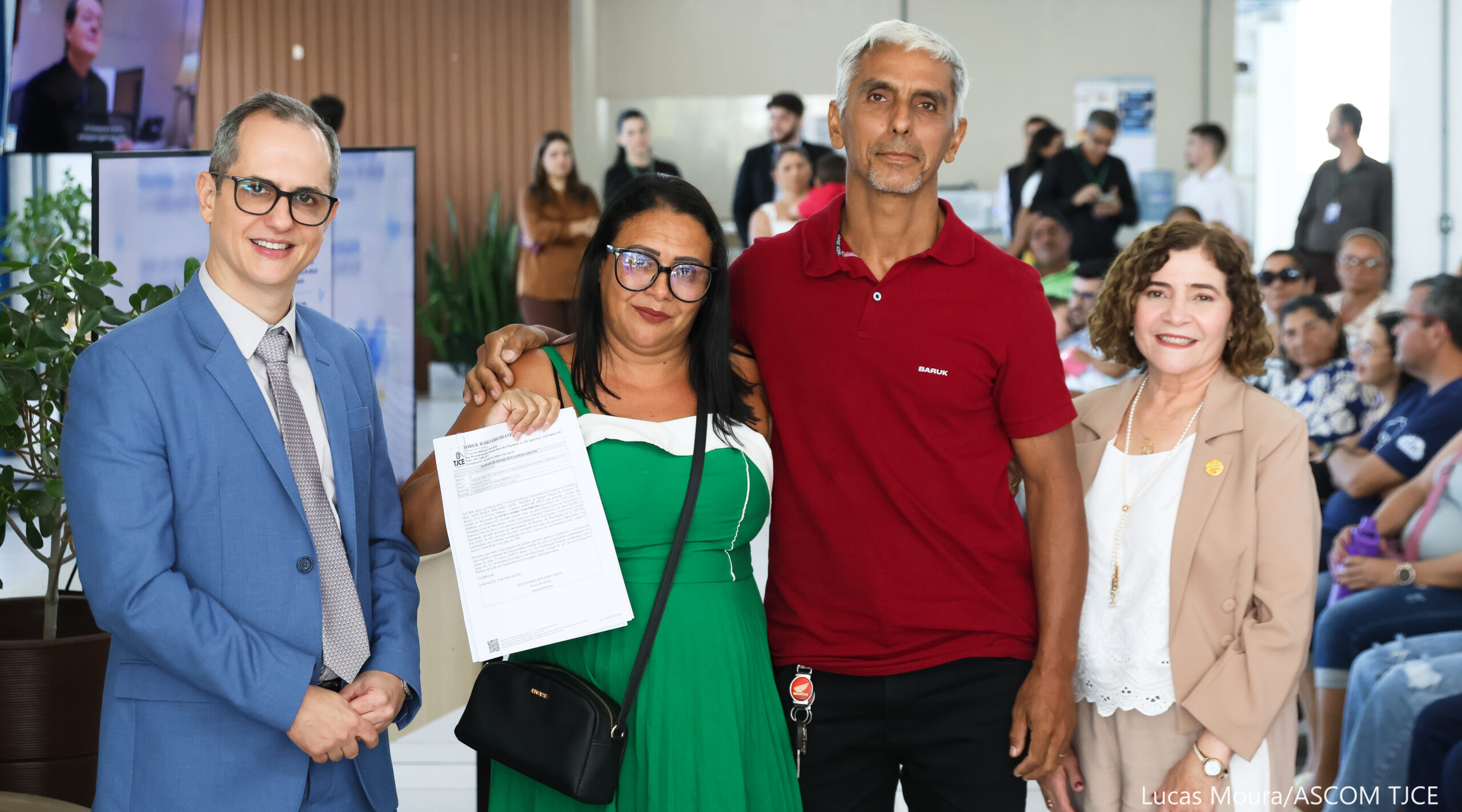 3ª Vara da Infância e Juventude entrega 33 mandados para registro de adoções