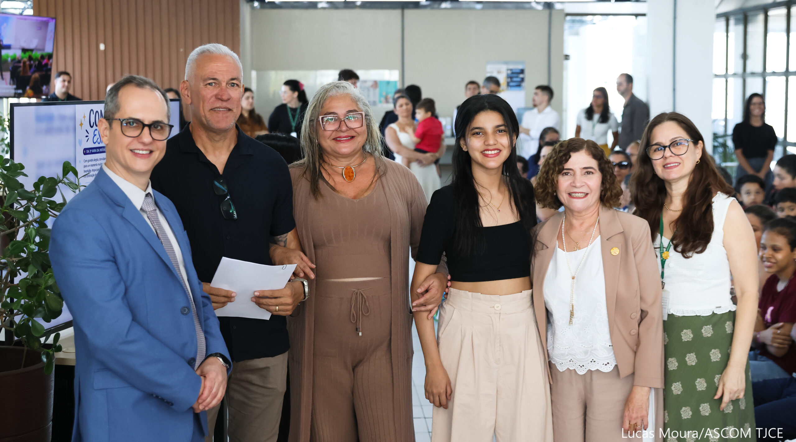 3ª Vara da Infância e Juventude entrega 33 mandados para registro de adoções