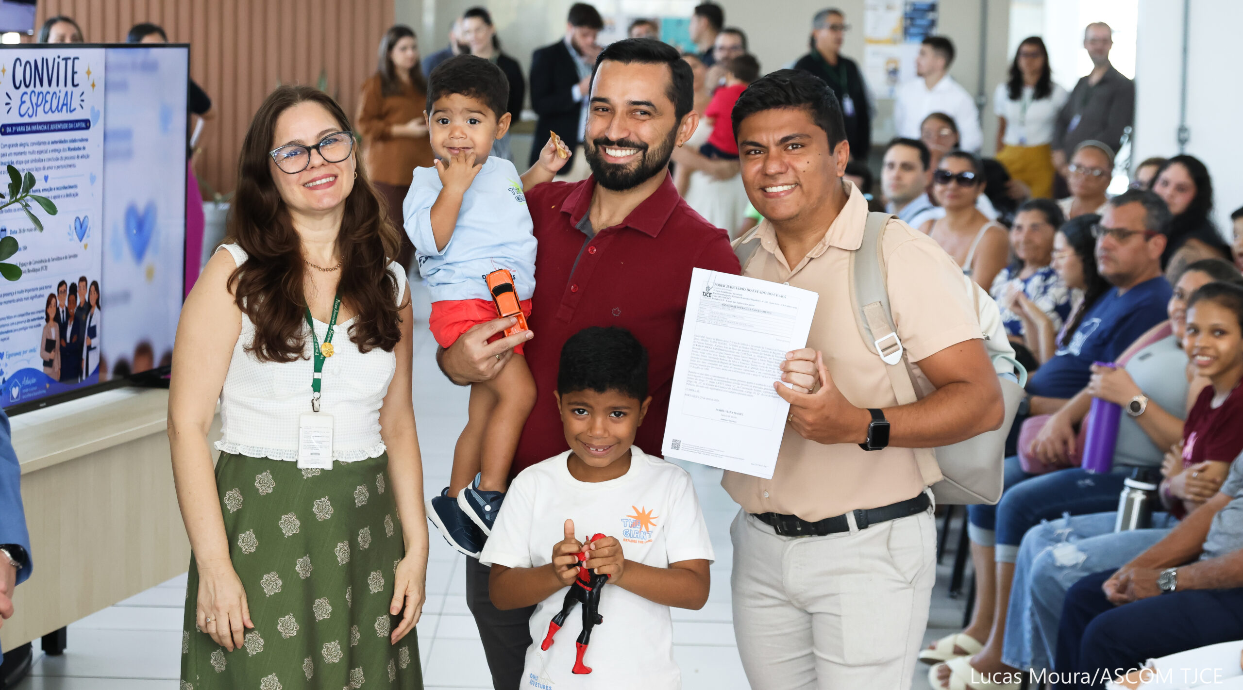 3ª Vara da Infância e Juventude entrega 33 mandados para registro de adoções