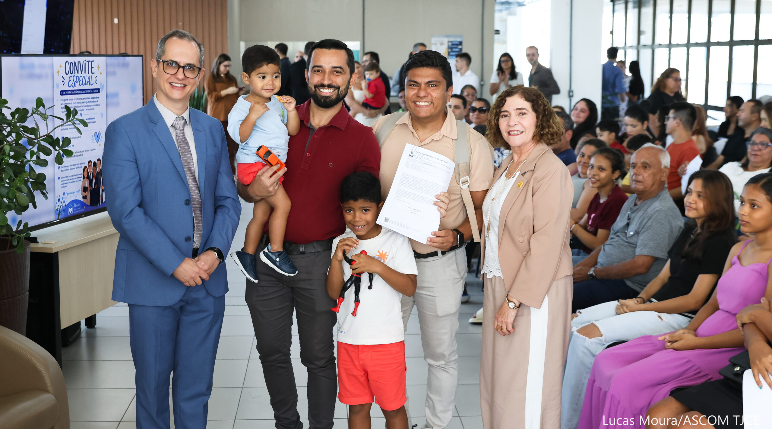 3ª Vara da Infância e Juventude entrega 33 mandados para registro de adoções