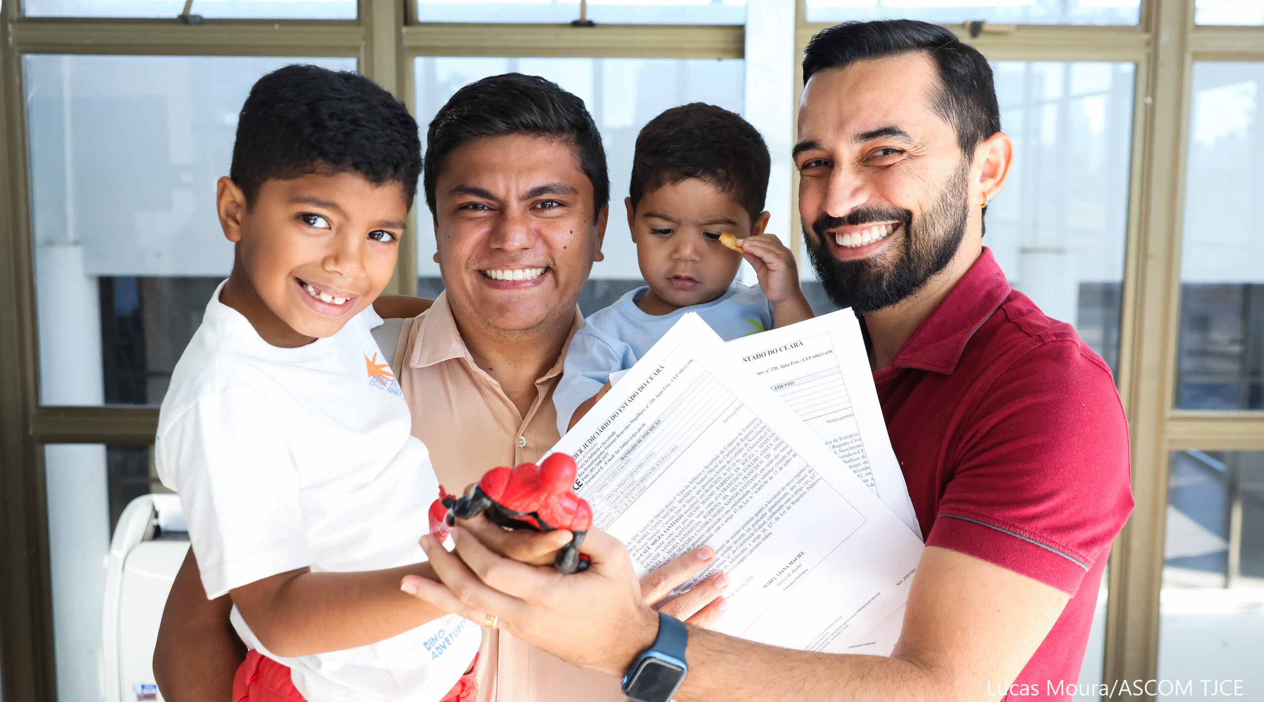 3ª Vara da Infância e Juventude entrega 33 mandados para registro de adoções