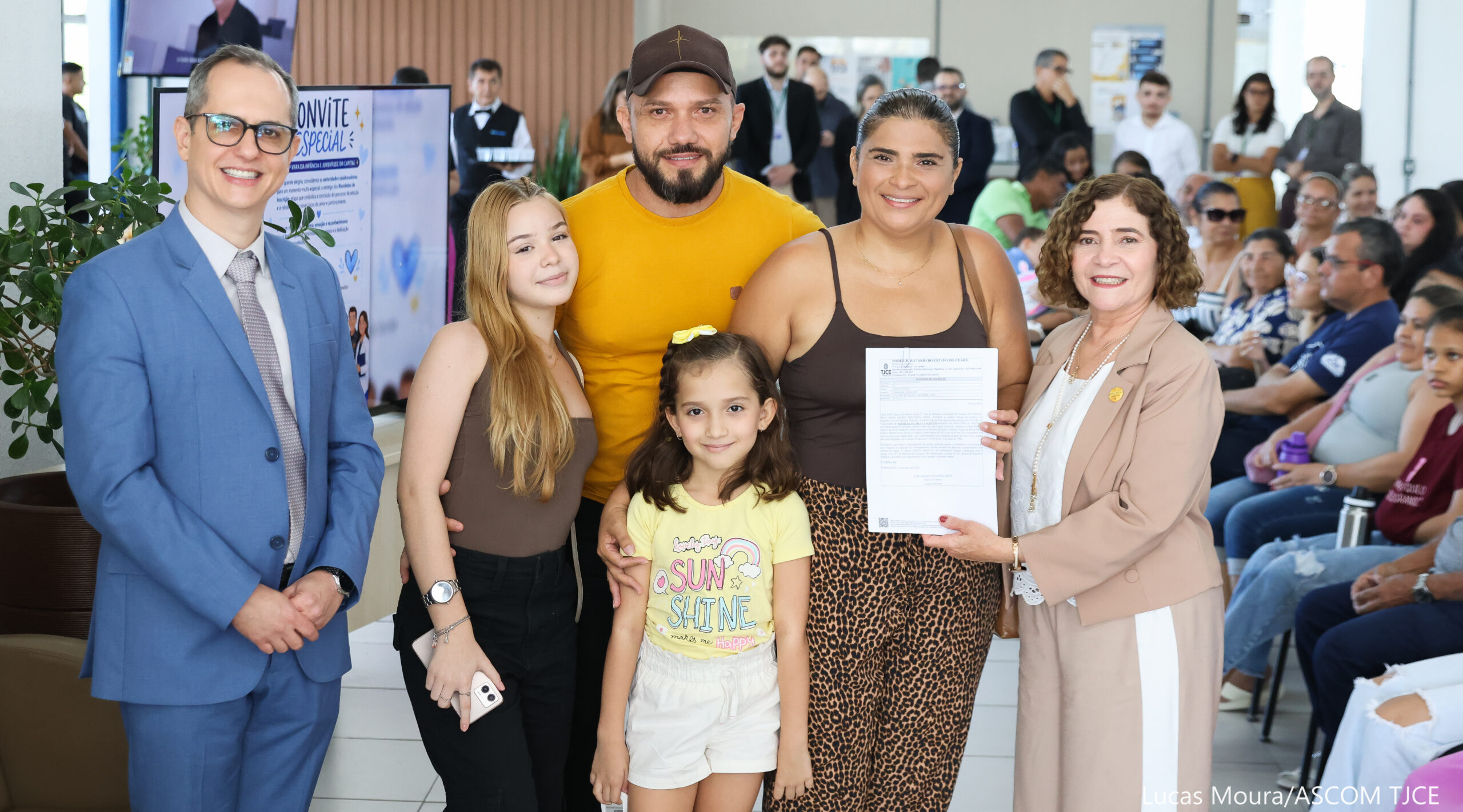 3ª Vara da Infância e Juventude entrega 33 mandados para registro de adoções