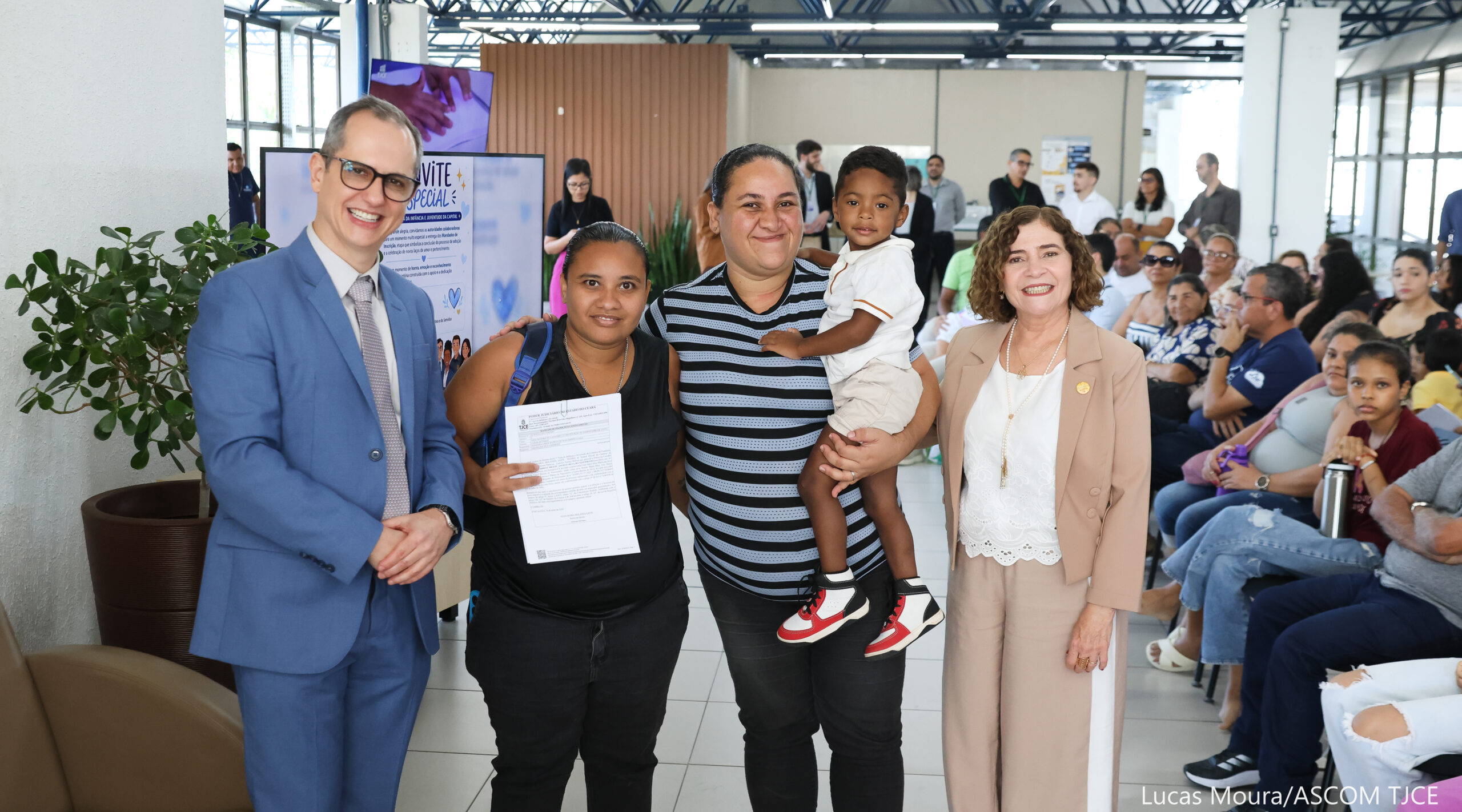 3ª Vara da Infância e Juventude entrega 33 mandados para registro de adoções