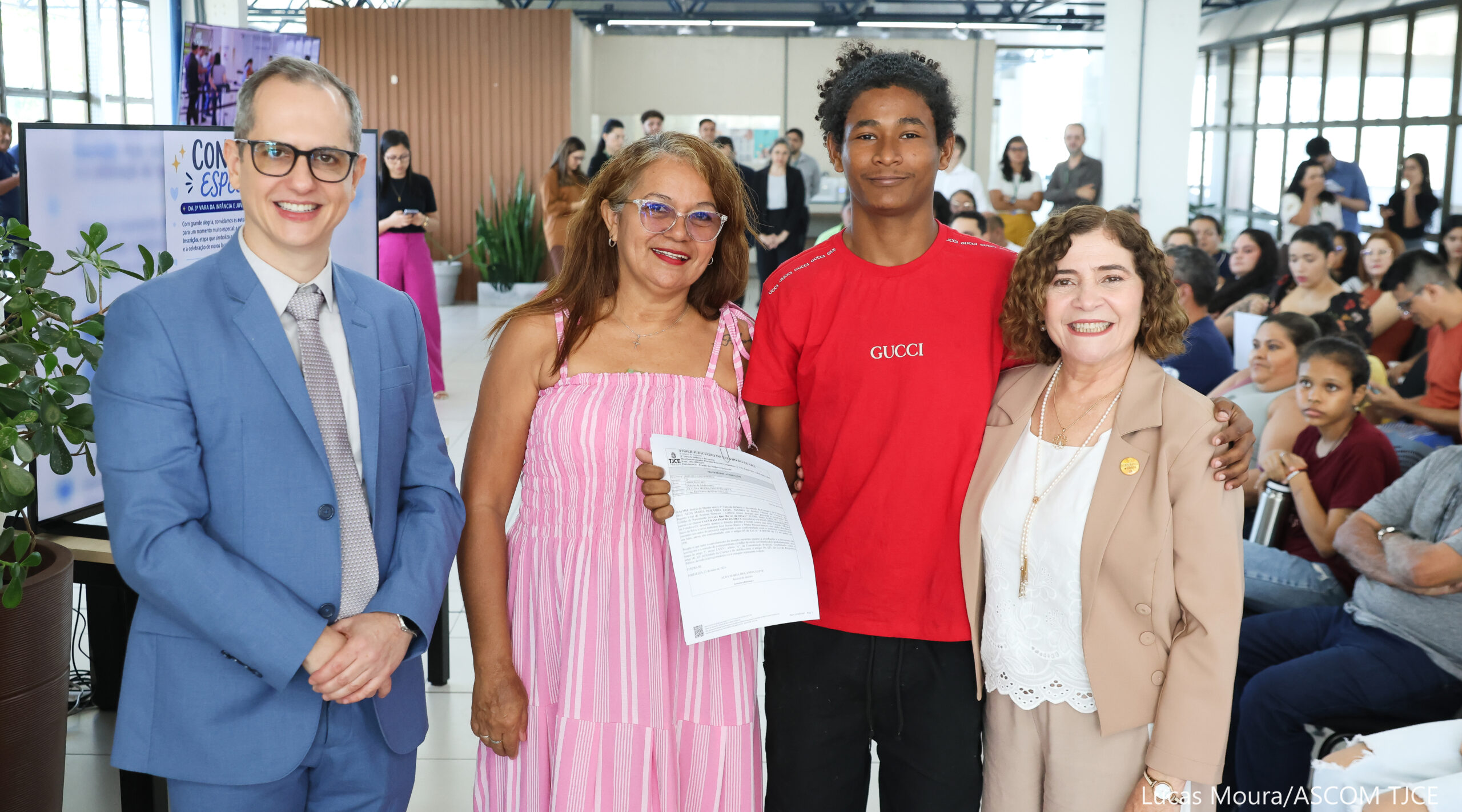 3ª Vara da Infância e Juventude entrega 33 mandados para registro de adoções