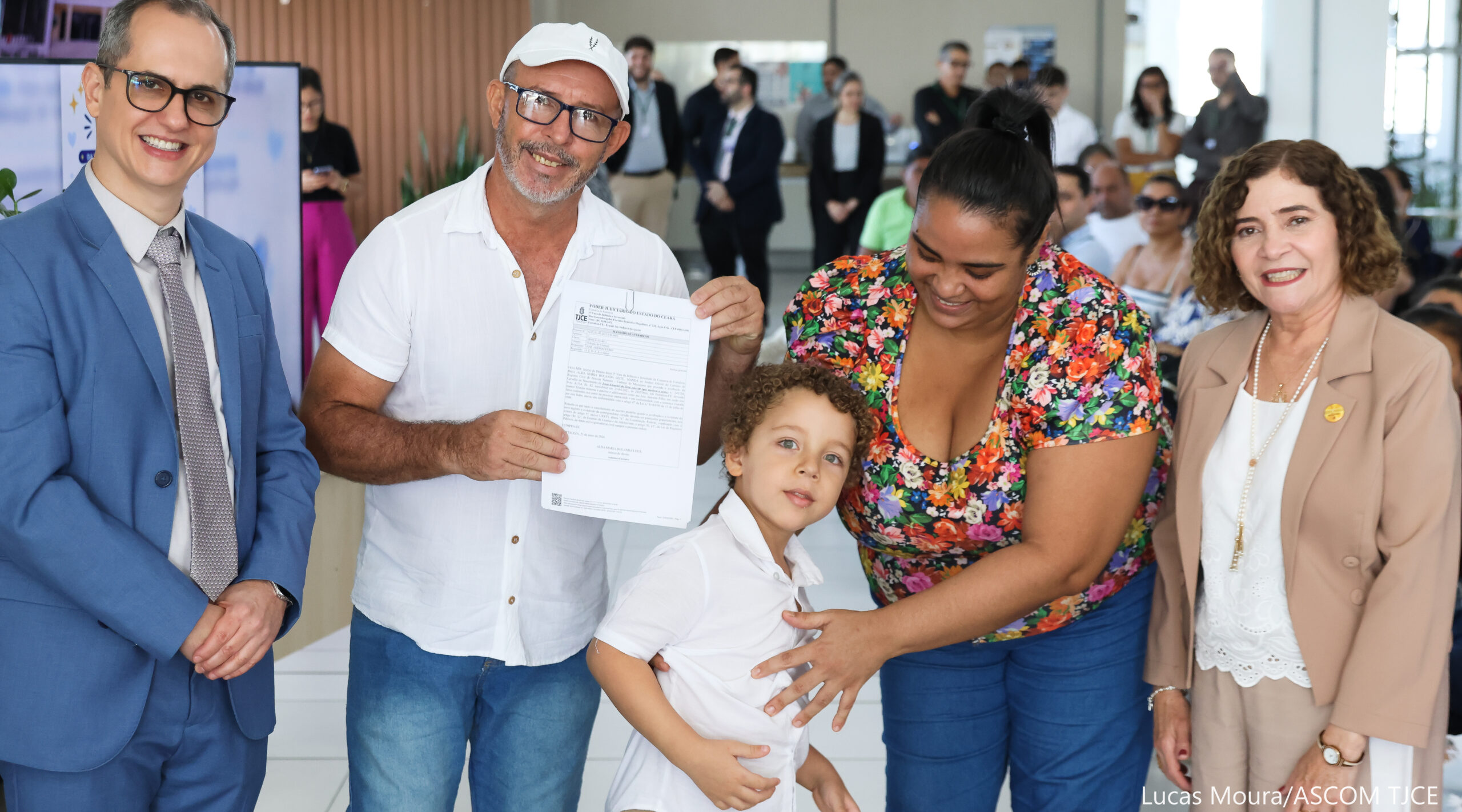 3ª Vara da Infância e Juventude entrega 33 mandados para registro de adoções