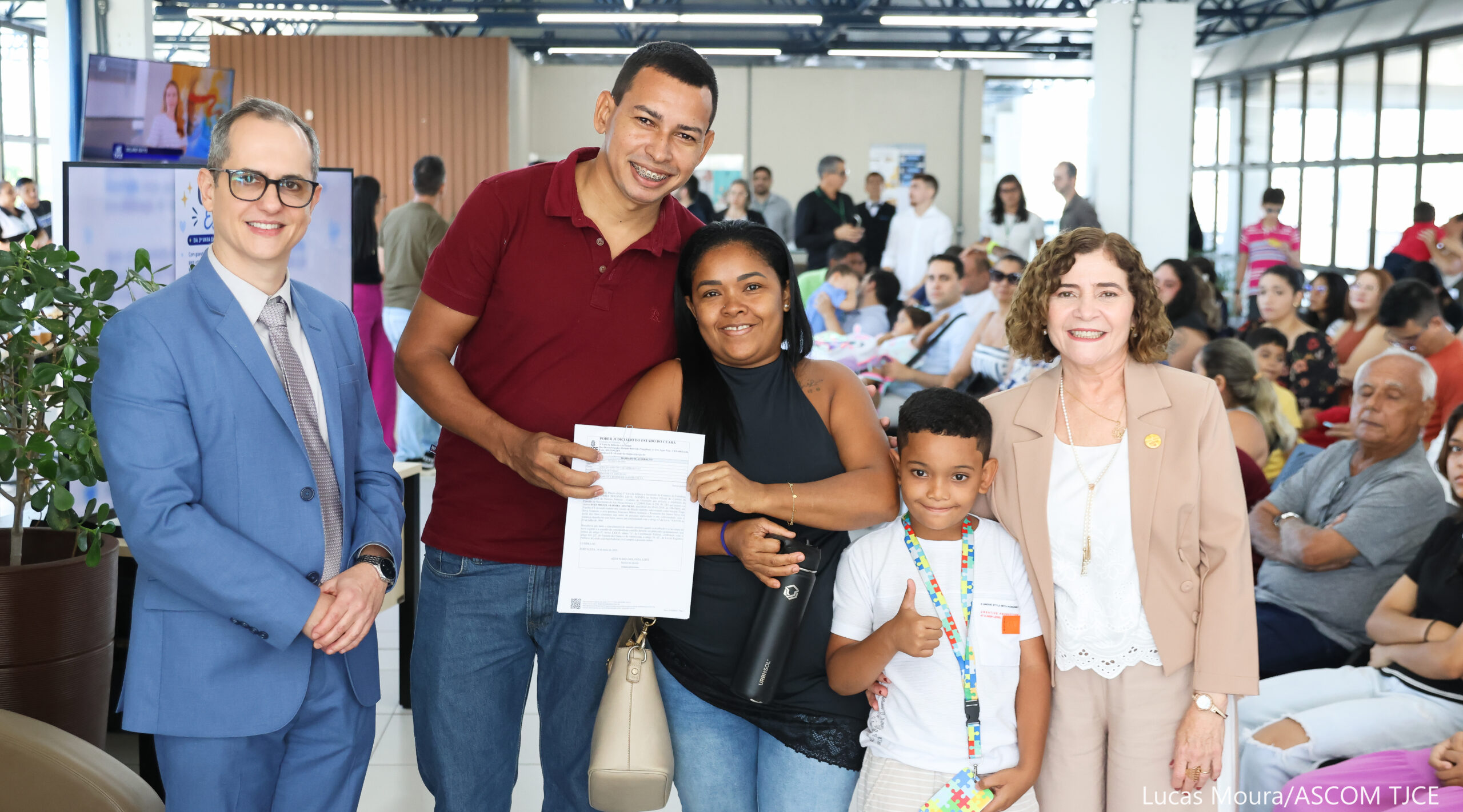 3ª Vara da Infância e Juventude entrega 33 mandados para registro de adoções