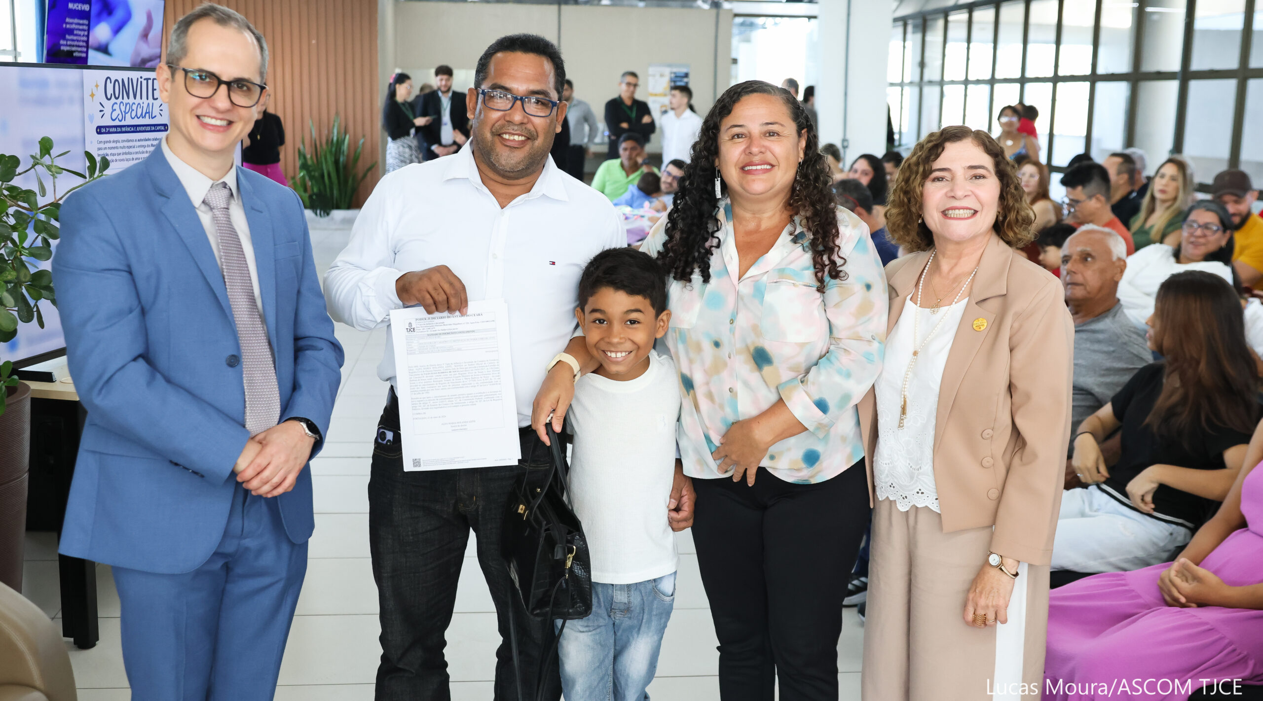 3ª Vara da Infância e Juventude entrega 33 mandados para registro de adoções