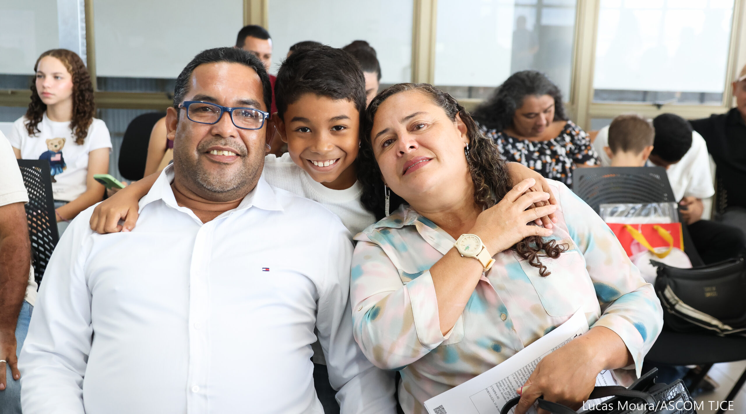3ª Vara da Infância e Juventude entrega 33 mandados para registro de adoções