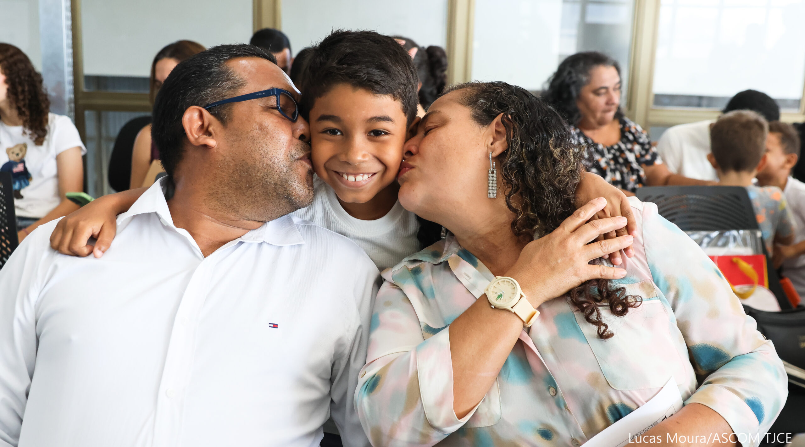 3ª Vara da Infância e Juventude entrega 33 mandados para registro de adoções