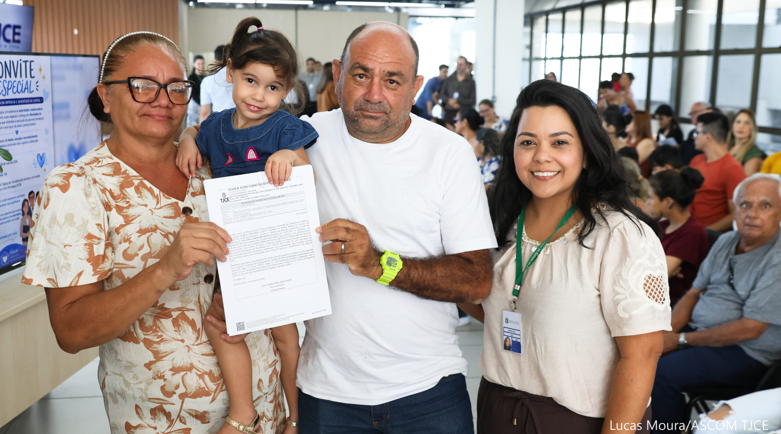 3ª Vara da Infância e Juventude entrega 33 mandados para registro de adoções