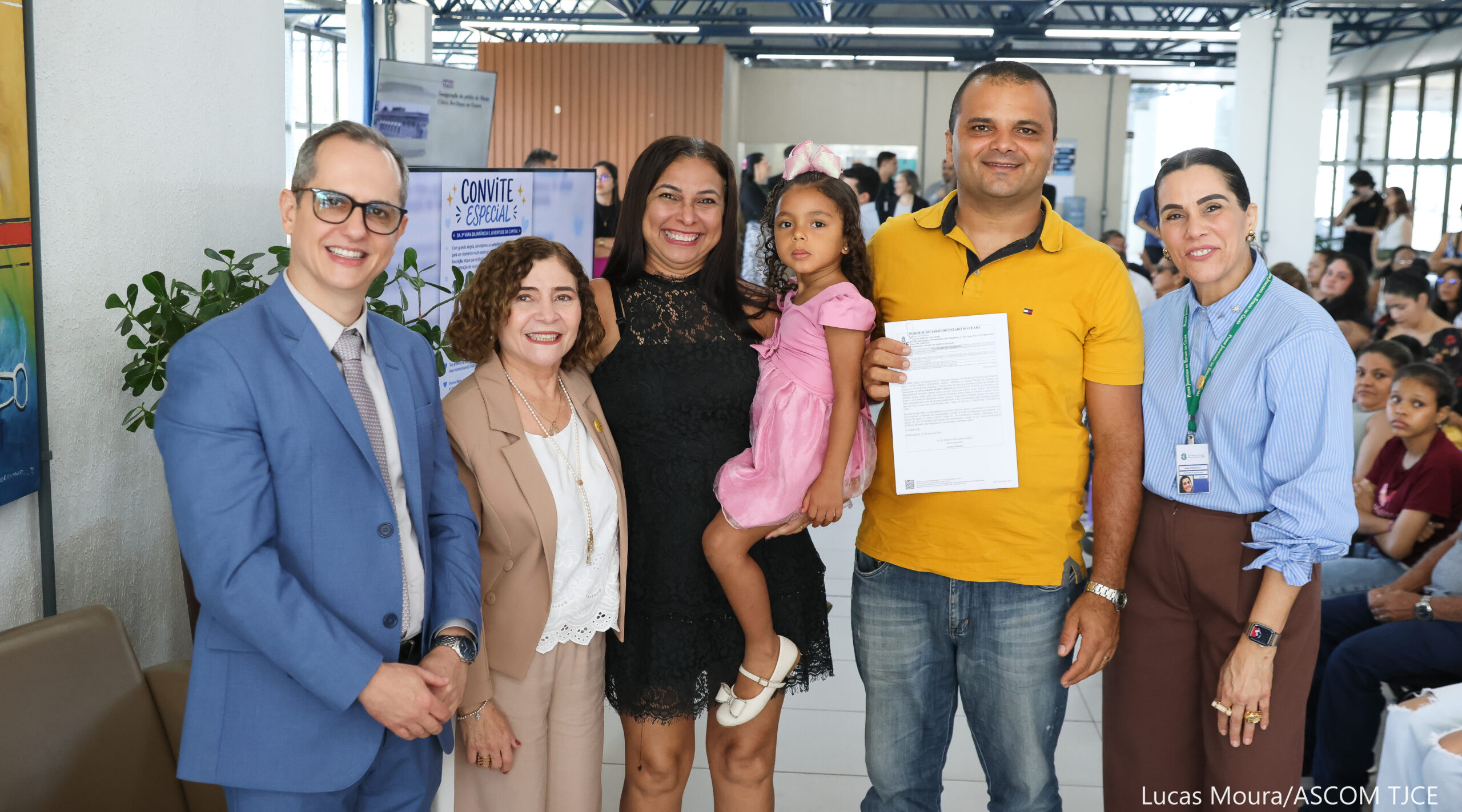 3ª Vara da Infância e Juventude entrega 33 mandados para registro de adoções