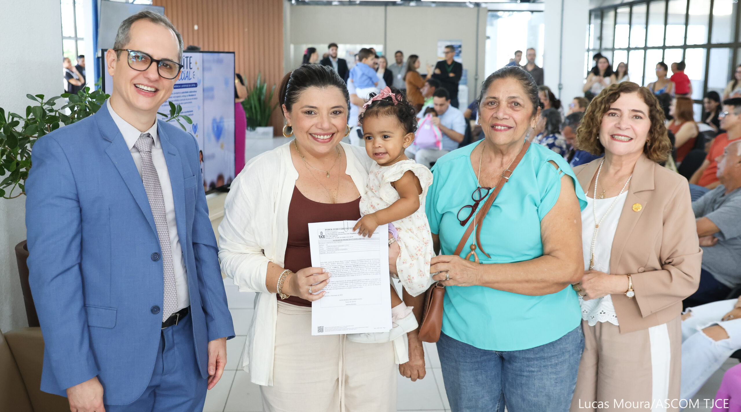 3ª Vara da Infância e Juventude entrega 33 mandados para registro de adoções