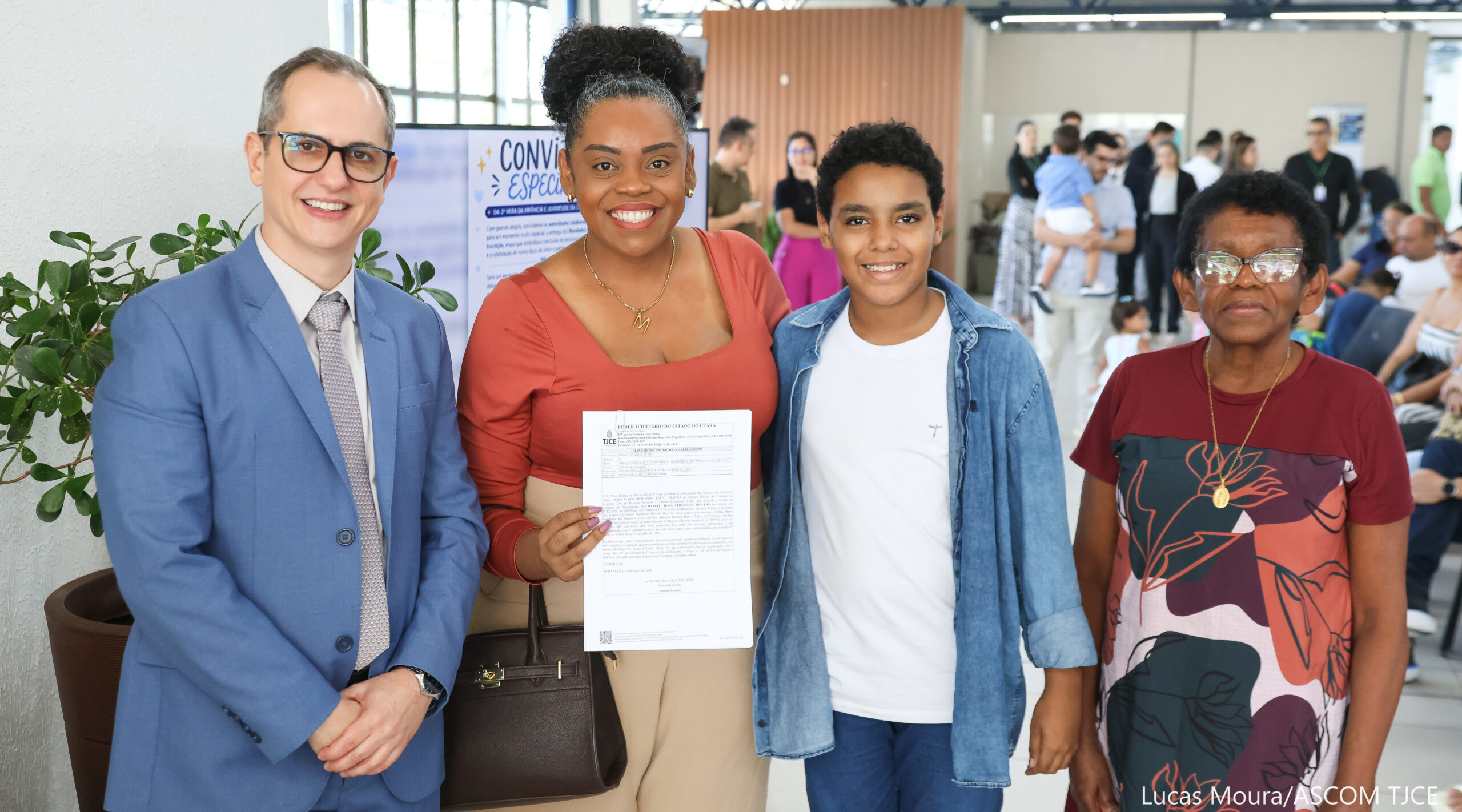 3ª Vara da Infância e Juventude entrega 33 mandados para registro de adoções