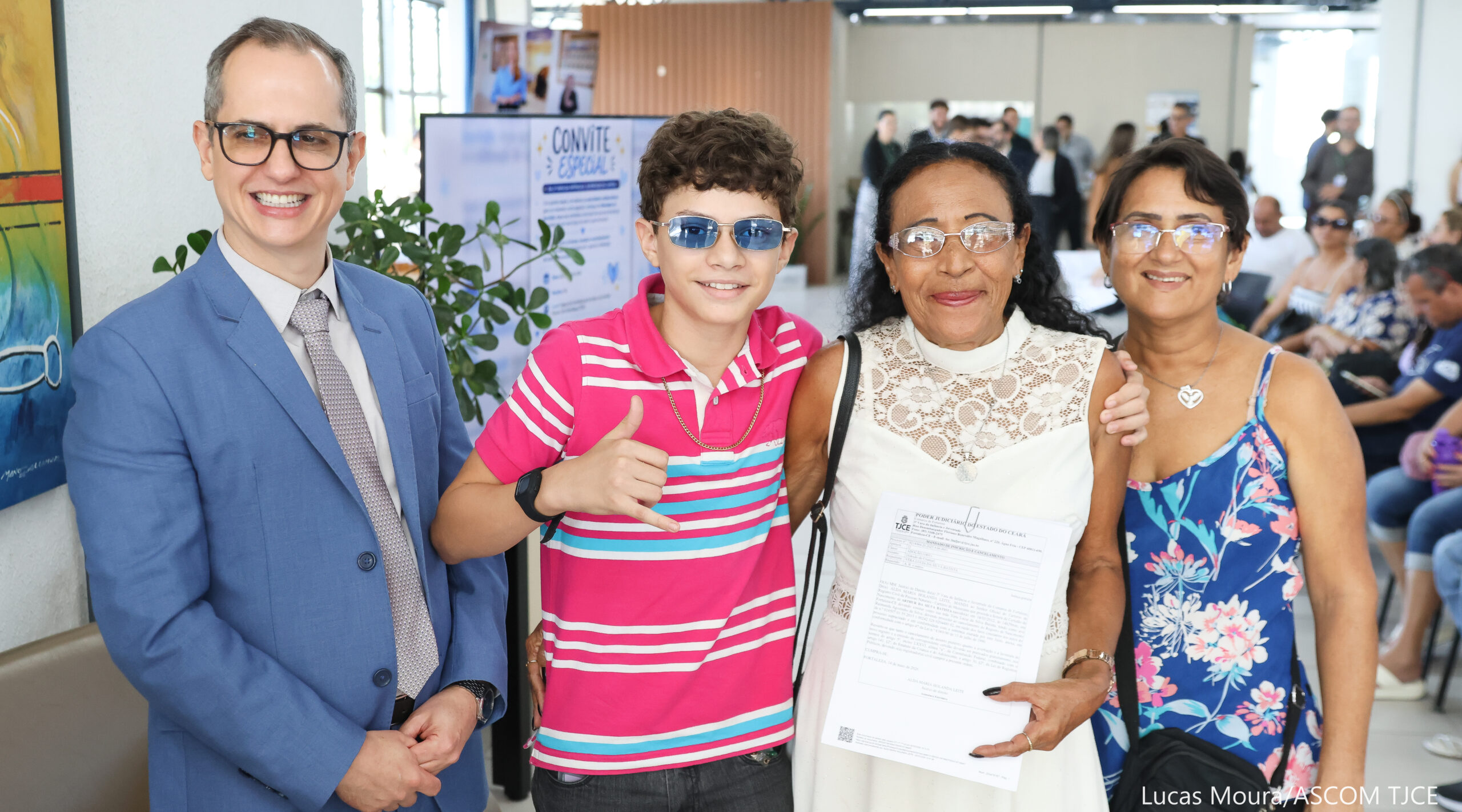 3ª Vara da Infância e Juventude entrega 33 mandados para registro de adoções