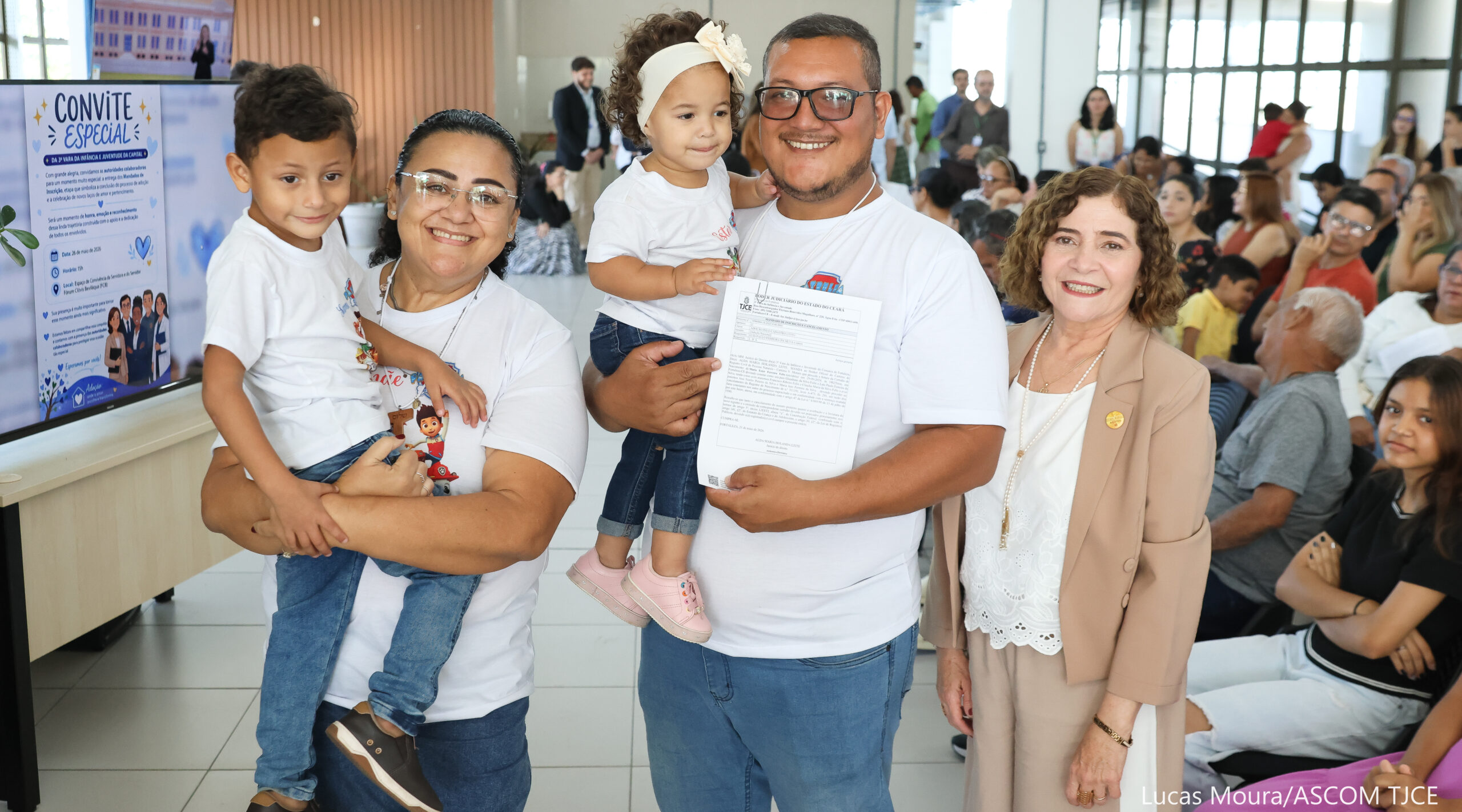 3ª Vara da Infância e Juventude entrega 33 mandados para registro de adoções