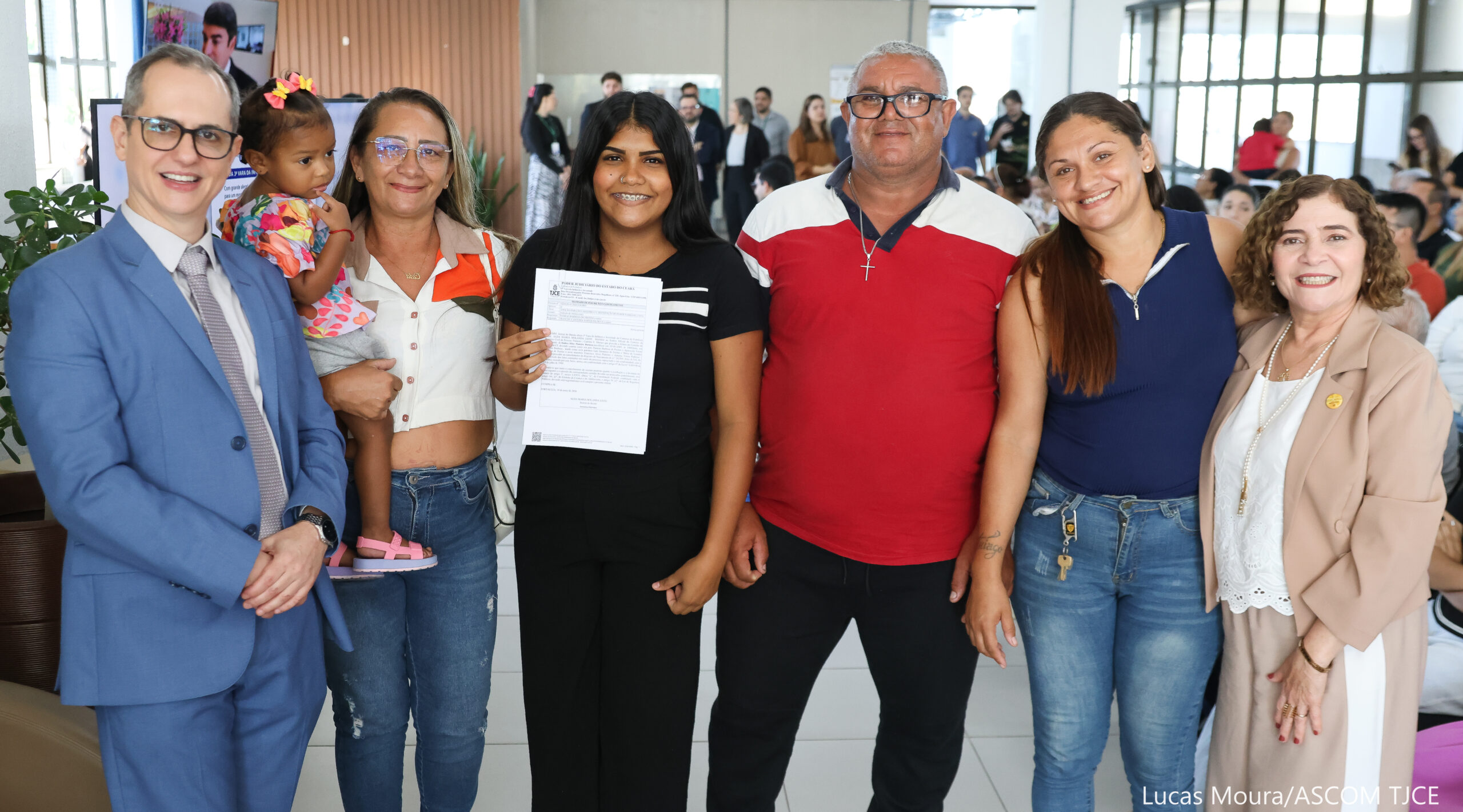 3ª Vara da Infância e Juventude entrega 33 mandados para registro de adoções